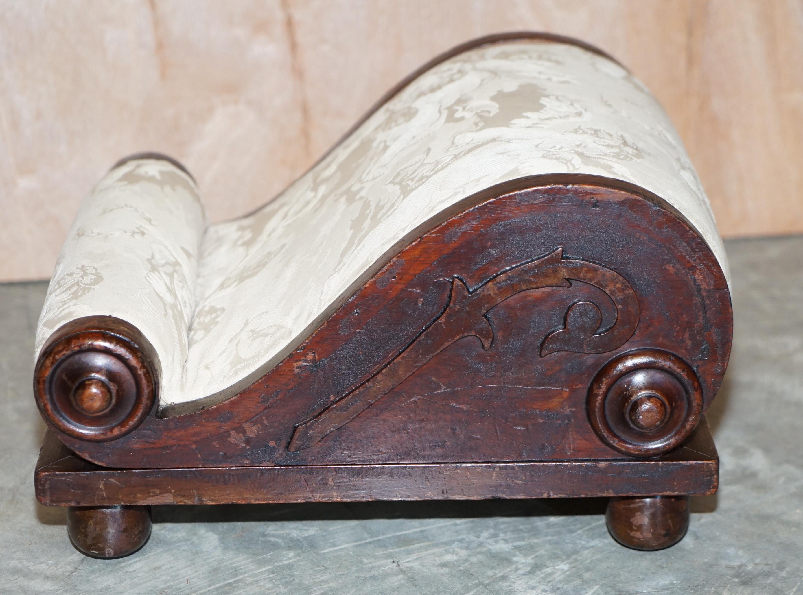 Rare Antique Georgian circa 1800 Footstool with Angel Cherub Upholstery Fabric For Sale 6