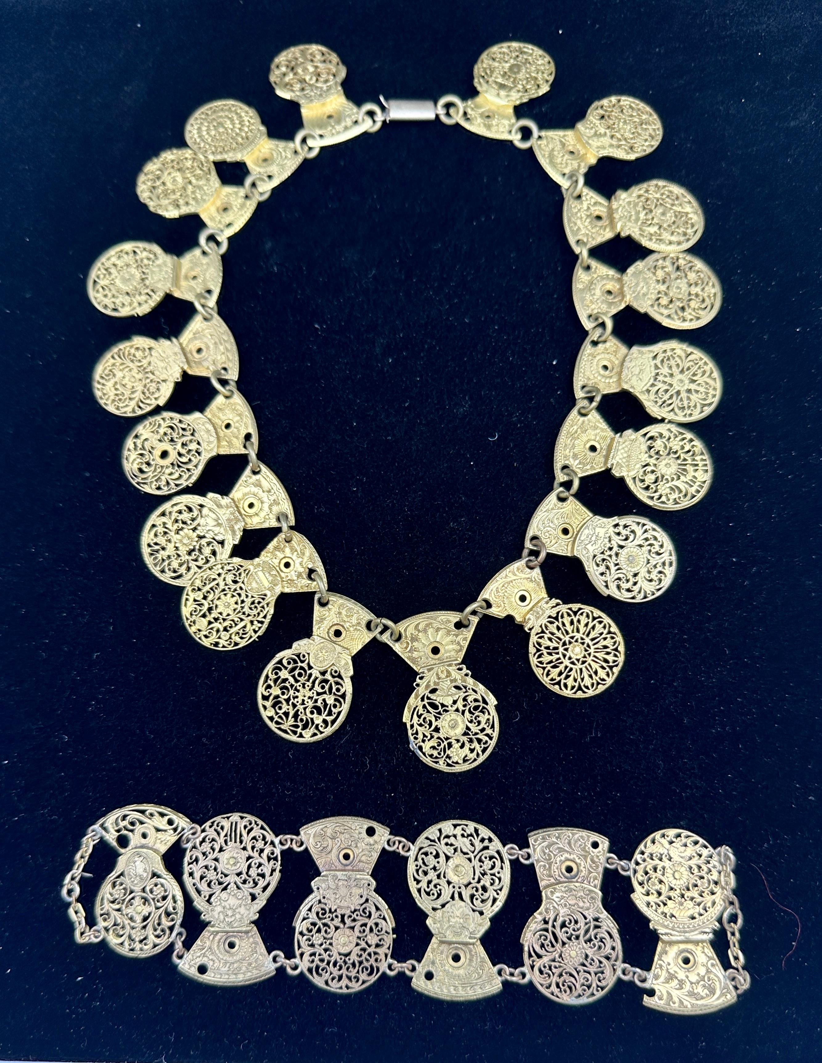 RARE ANTIQUE COLLIER ET BRACELET DE COQUE D'HORLOGE GEORGIQUE EN DORURE v1770 en vente 1