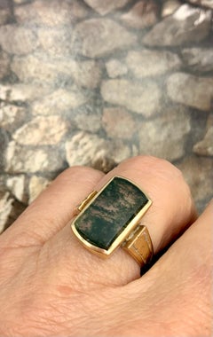 Rare bague de chevalière en or jaune 18 carats en agate Moss Antiques de Géorgie
