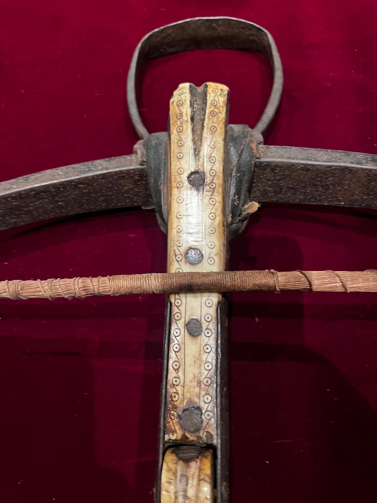 Rare Antique German Gothic Crossbow, circa 1540, All Original en vente 2