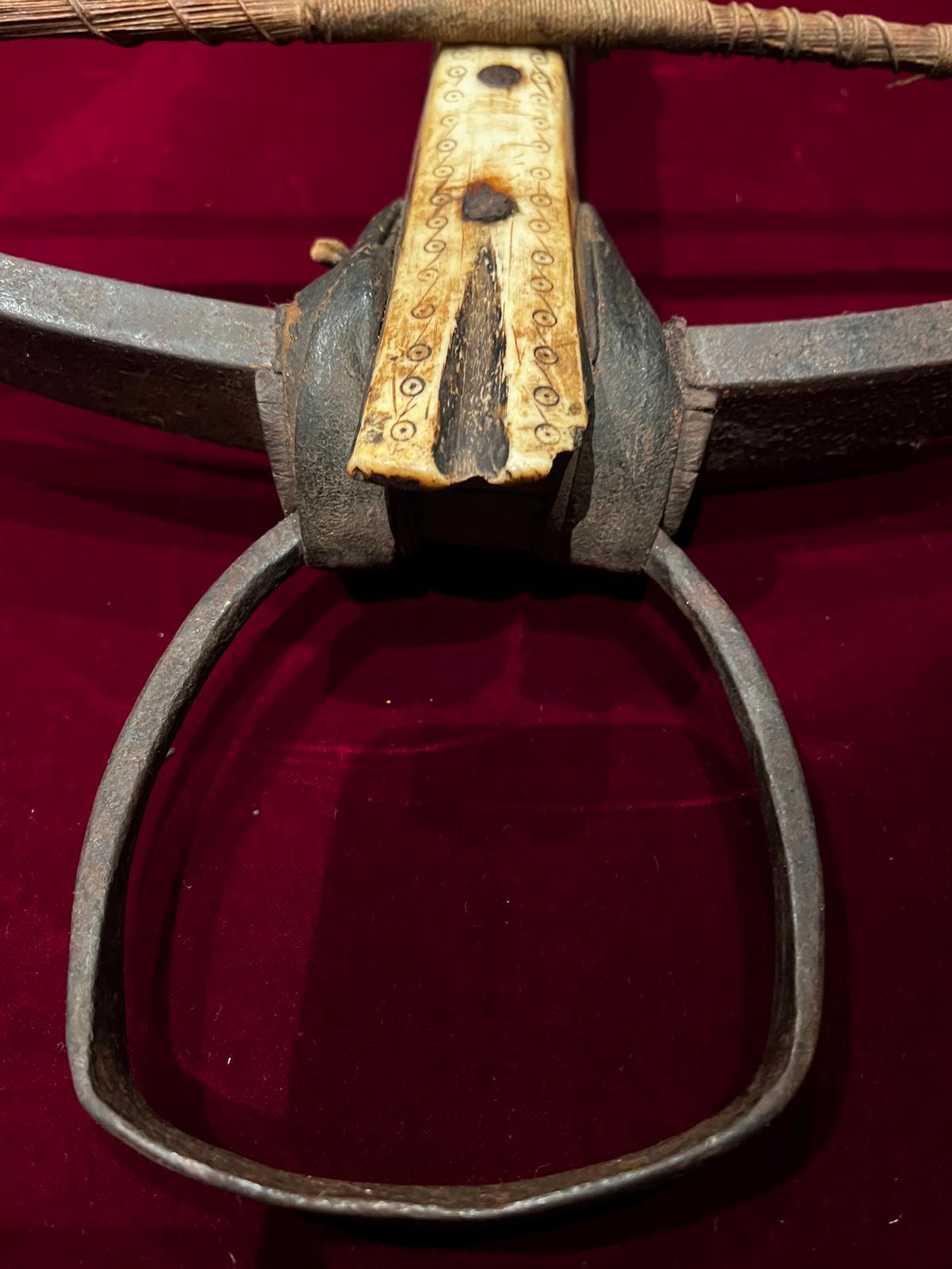 Rare Antique German Gothic Crossbow, circa 1540, All Original en vente 6