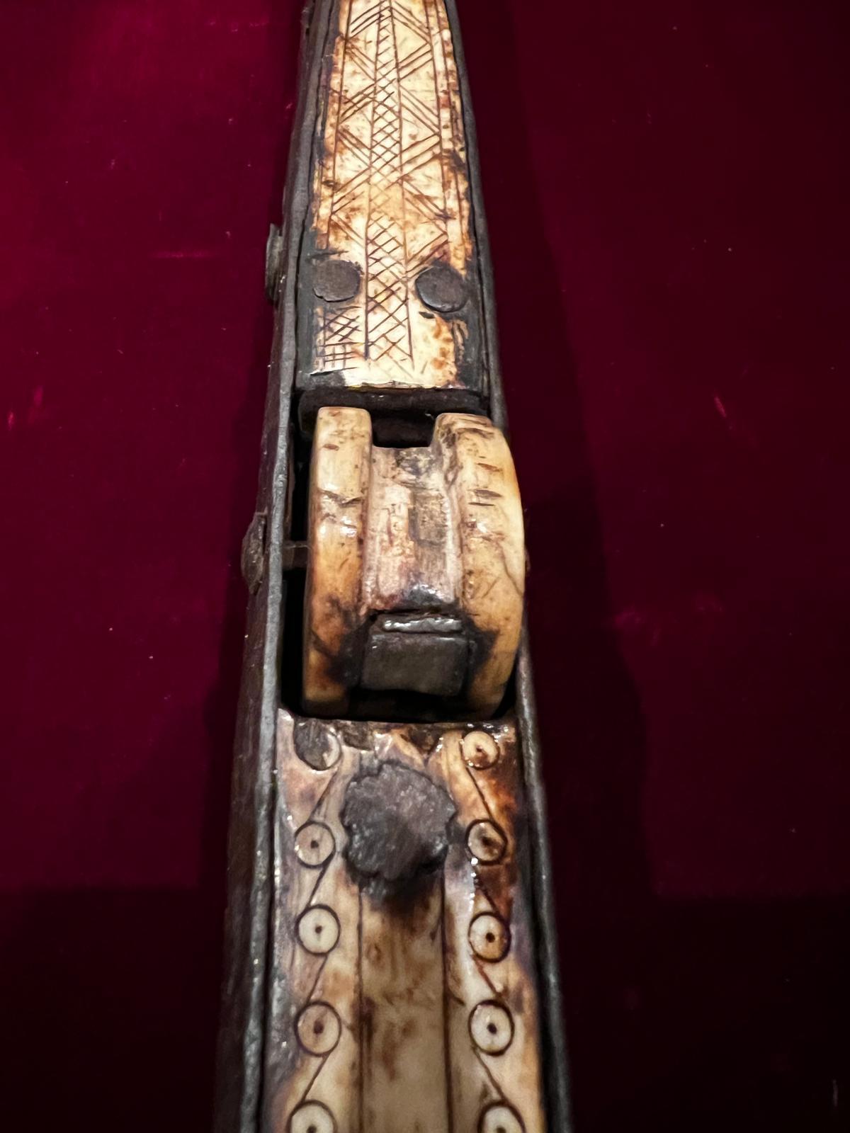 Rare Antique German Gothic Crossbow, circa 1540, All Original en vente 7