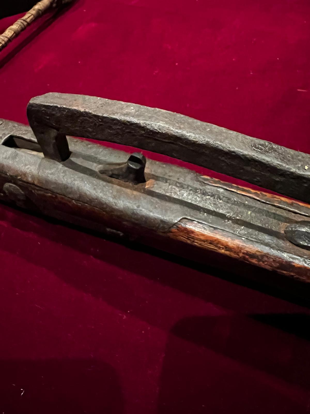 Rare Antique German Gothic Crossbow, circa 1540, All Original Bon état - En vente à Doha, QA