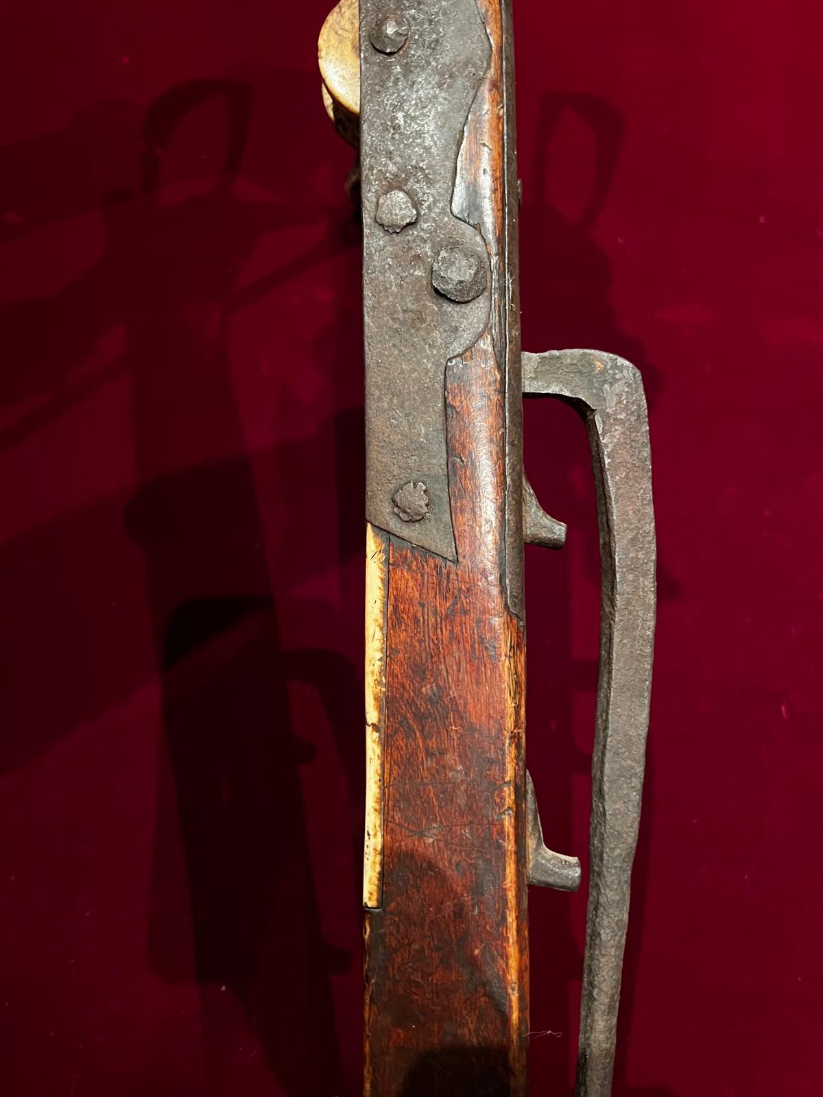 XVIIIe siècle et antérieur Rare Antique German Gothic Crossbow, circa 1540, All Original en vente