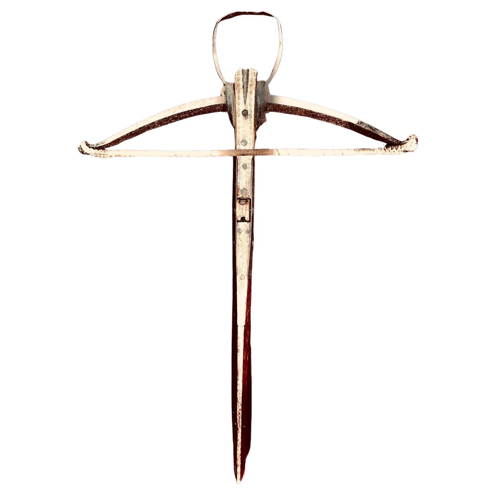 Rare Antique German Gothic Crossbow, circa 1540, All Original en vente