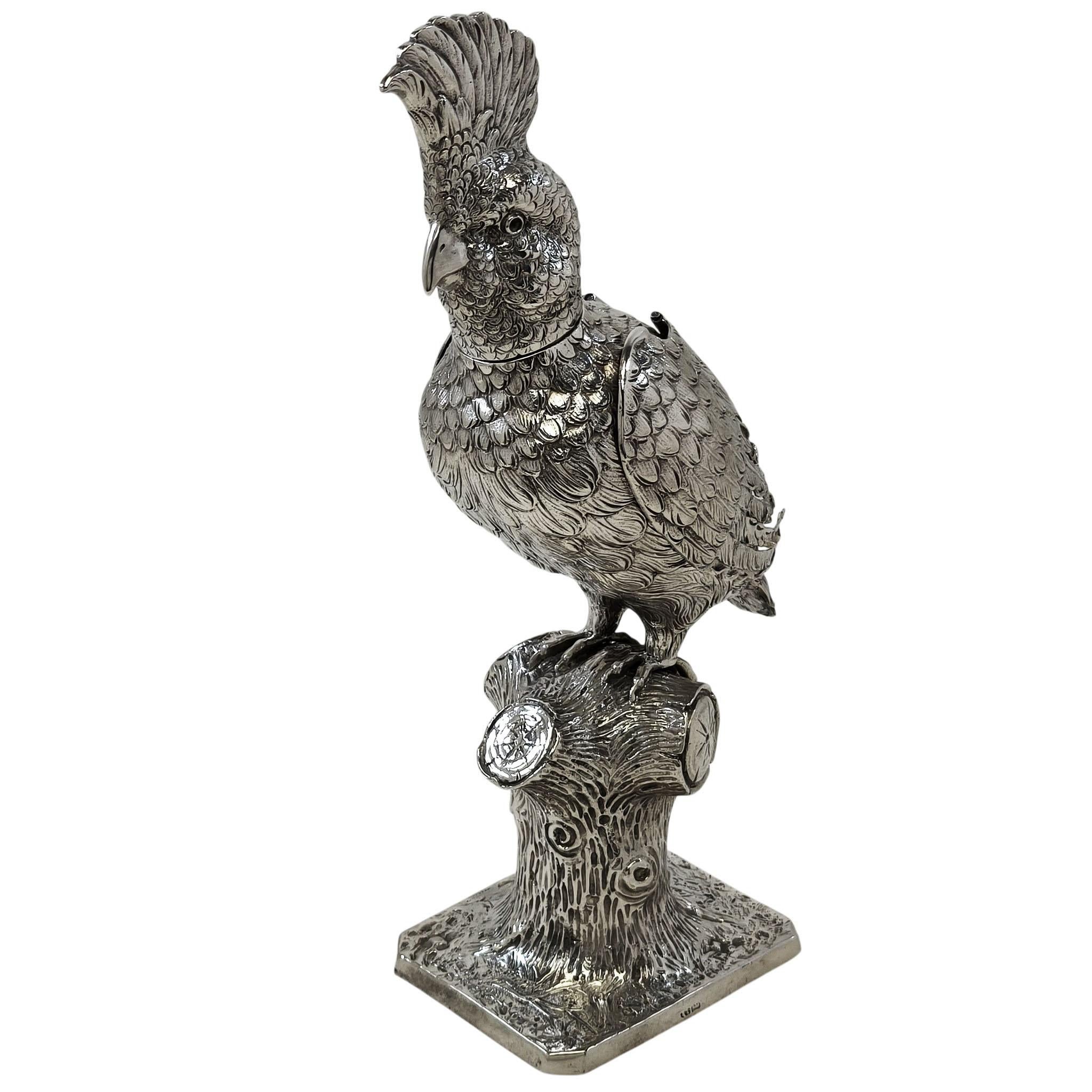 Raro esemplare antico di uccello cacatua in argento massiccio tedesco del 1890 ca. In condizioni buone in vendita a London, GB