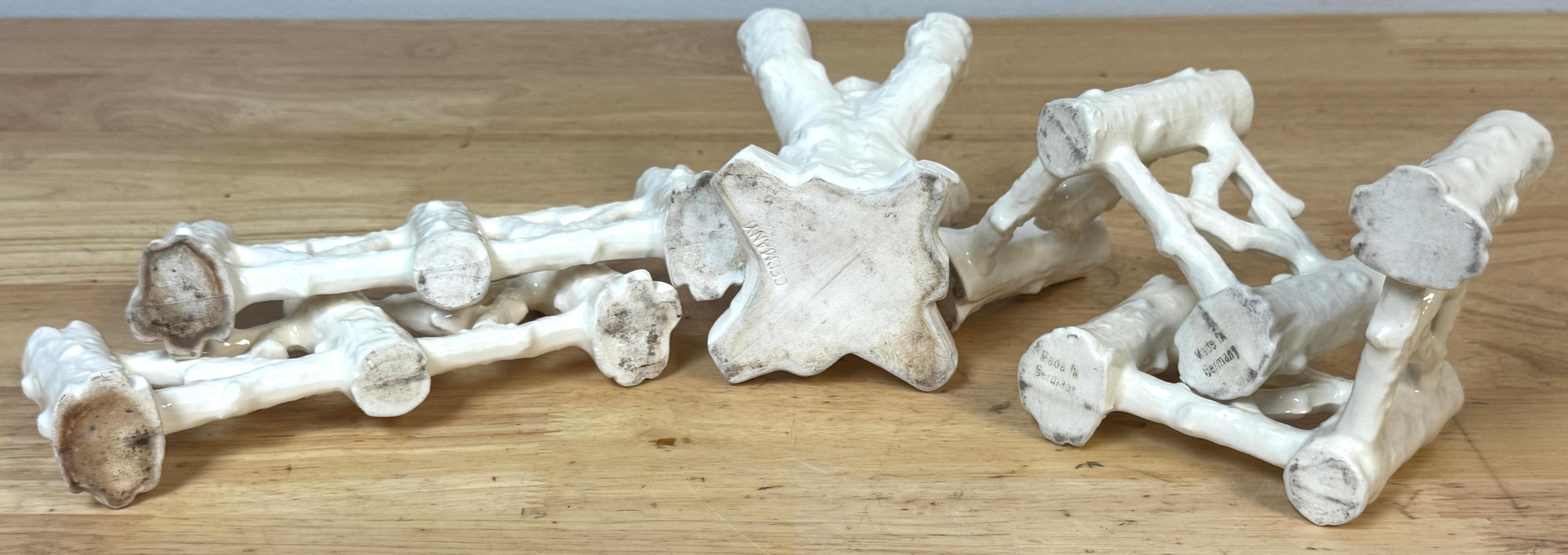 Smaltato Raro centrotavola modulare antico tedesco in finto bois a 5 pezzi con vaso e candele in vendita