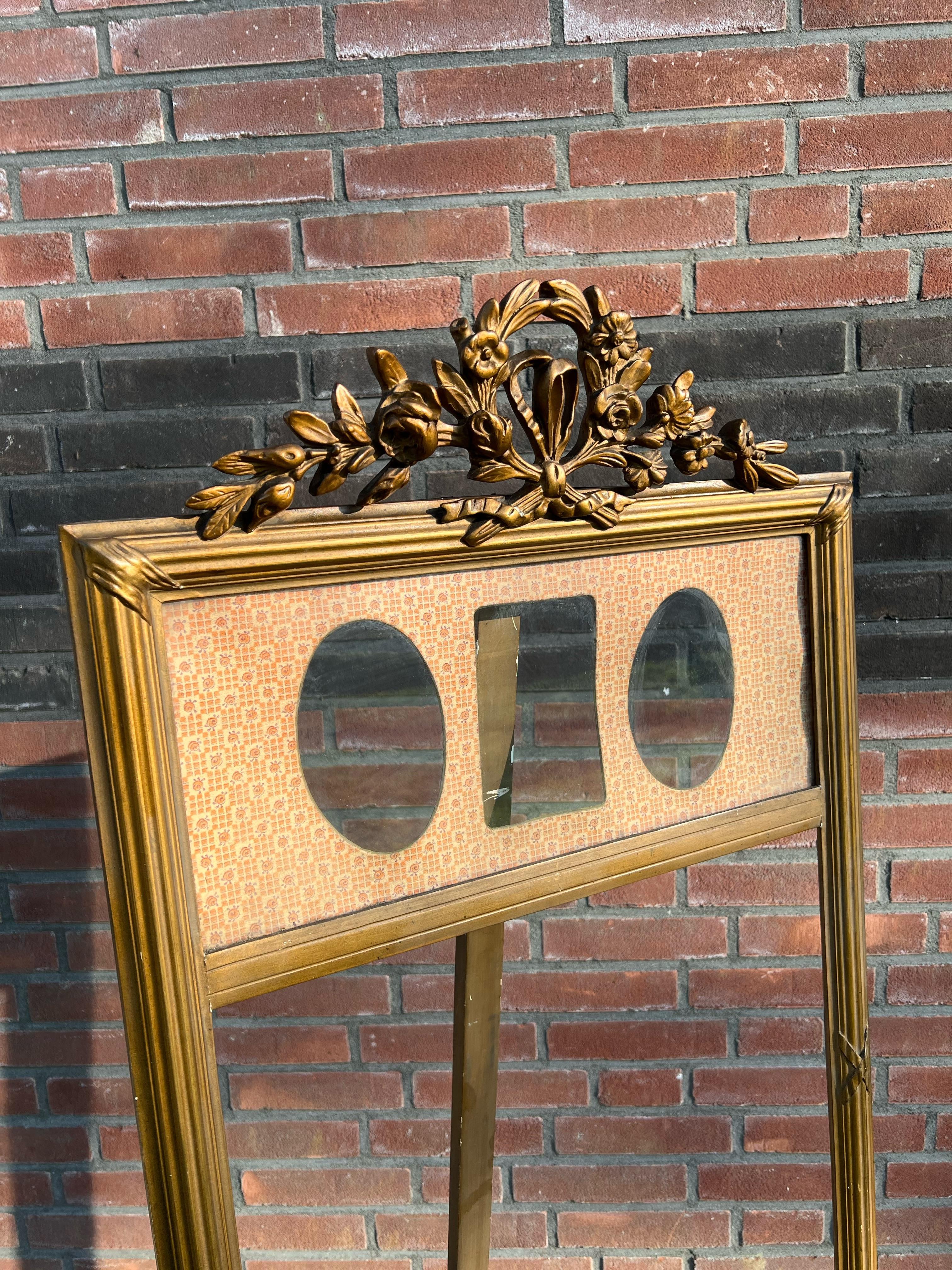 Seltene antike vergoldete Holz-Spiegel- oder Bilder-Stehlampe/Vitrinenständer, 1900er Jahre (Vergoldet) im Angebot
