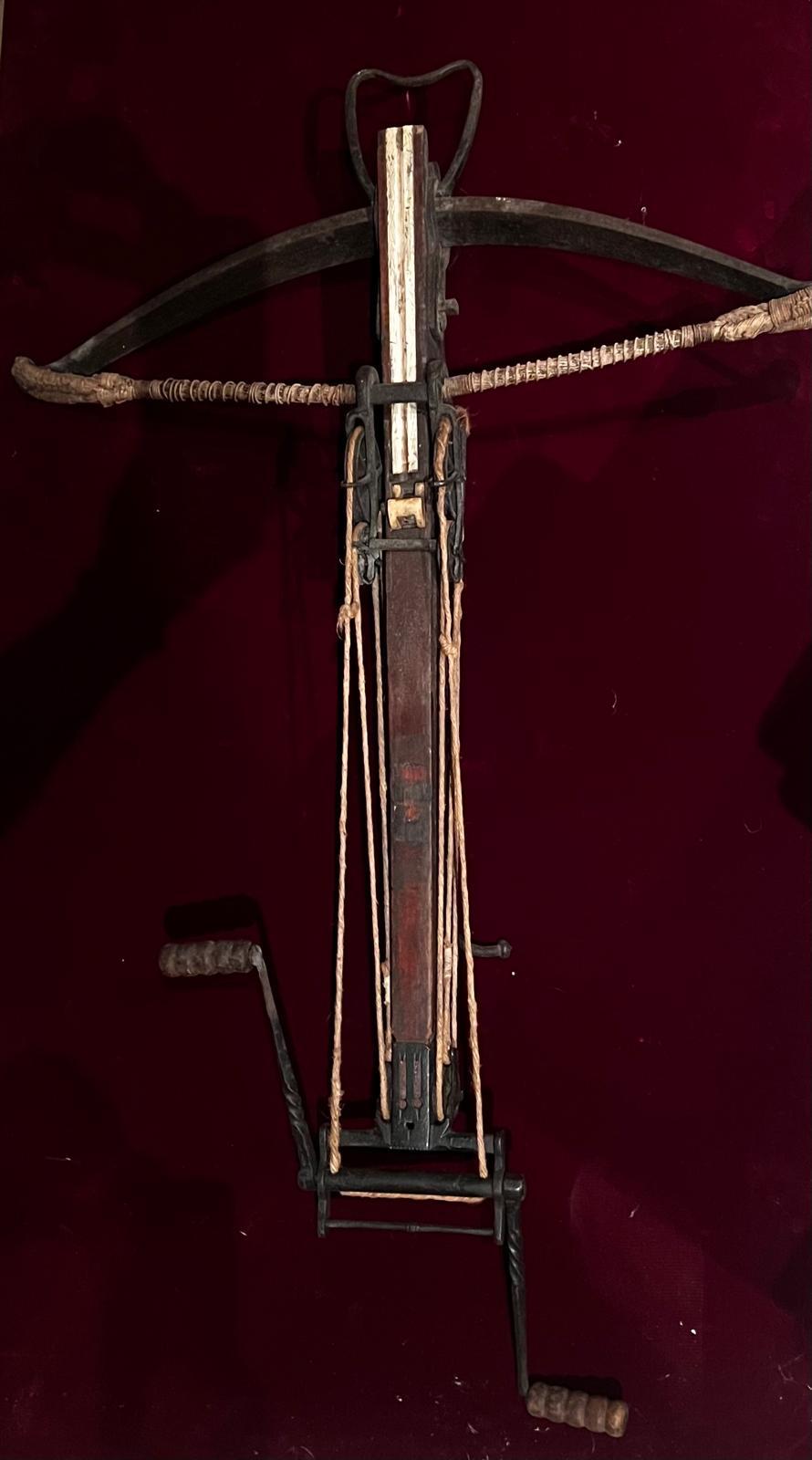 Rare arbalète gothique à guindeau, 15e-16e siècle, Allemagne Excellent état - En vente à Doha, QA
