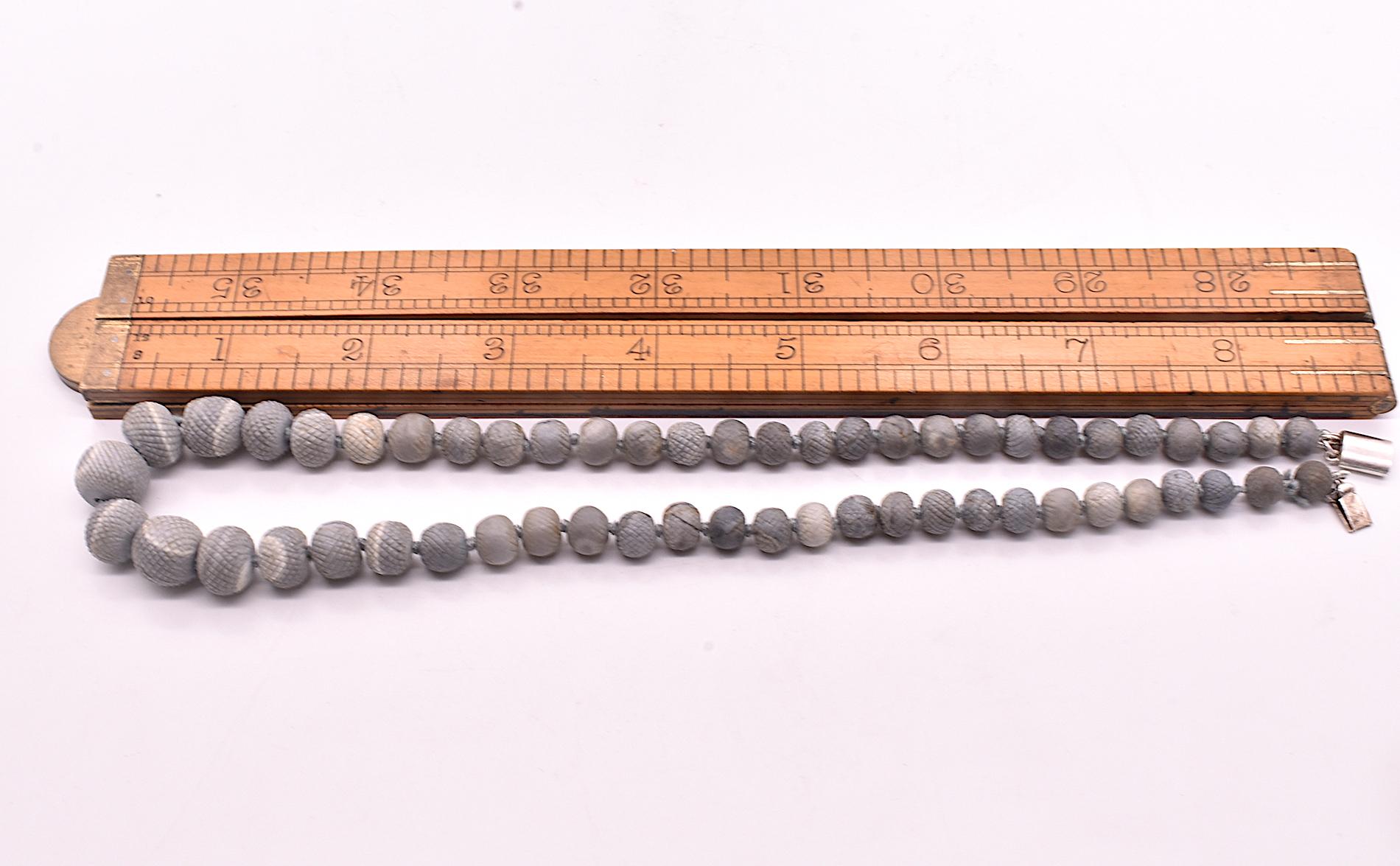 Rare collier ancien Grand Tour en pierre de lave avec perles taillées en ananas, vers 1820 en vente 4
