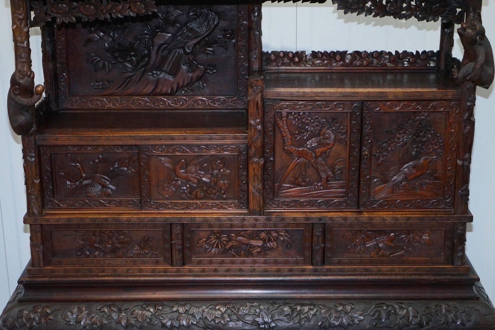 Exportation chinoise Rare meuble de rangement chinois ancien sculpté à la main avec tiroirs de bibliothèque en forme de singes