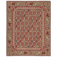 Rare tapis crocheté ancien avec des motifs floraux rouges et beiges, de Rug & Kilim