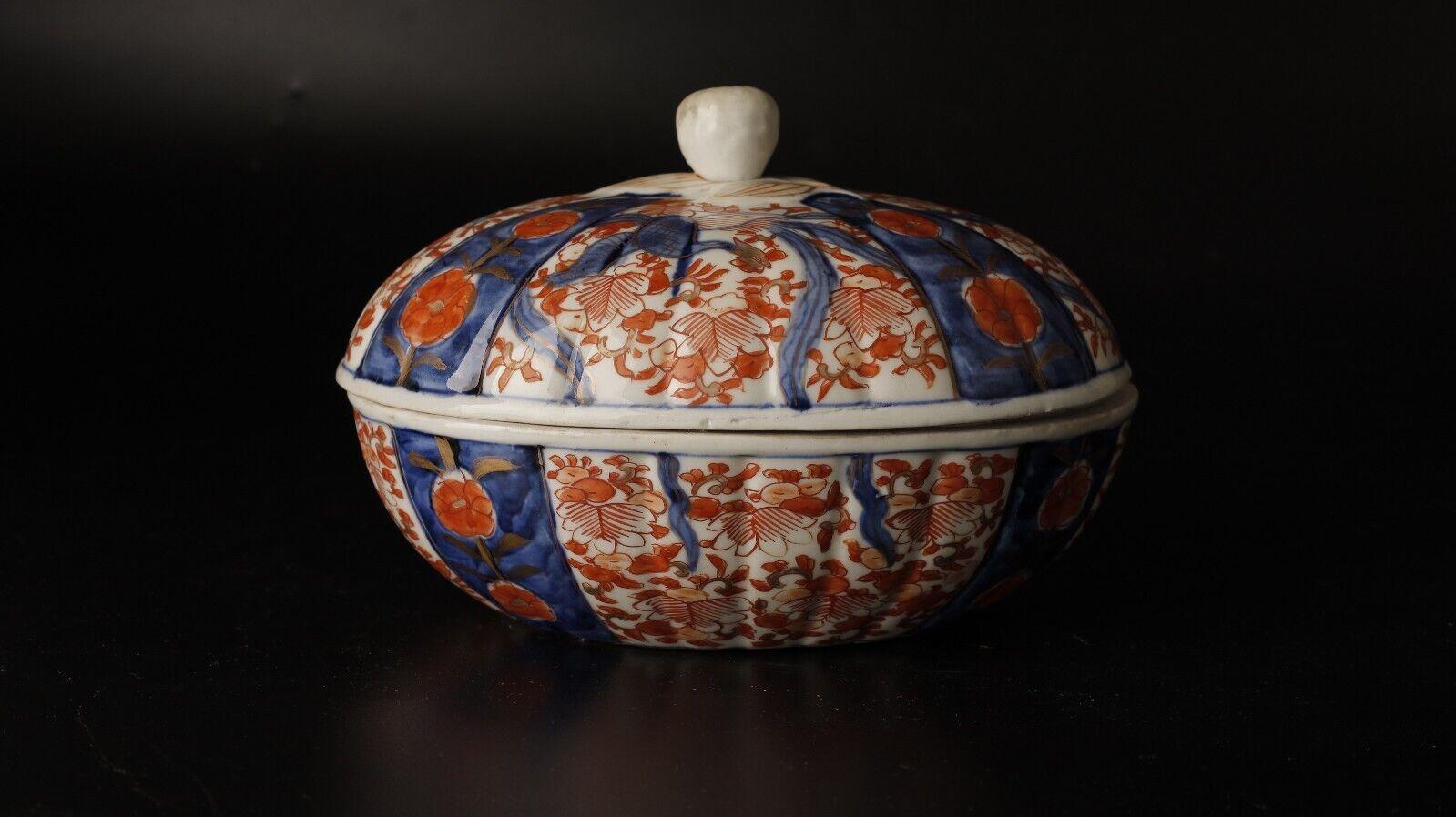 Rare Antique Imari Porcelain Covered Bowl. Edo Period In Good Condition For Sale In Fukuoka, JP