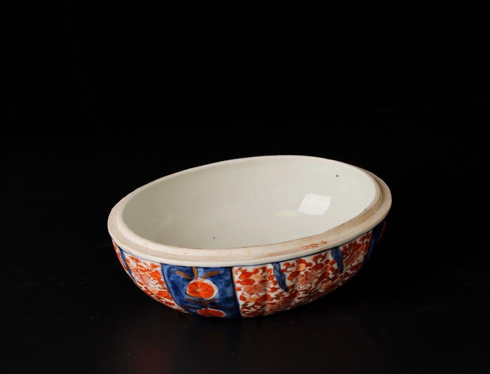 Rare Antique Imari Porcelain Covered Bowl. Edo Period For Sale 3