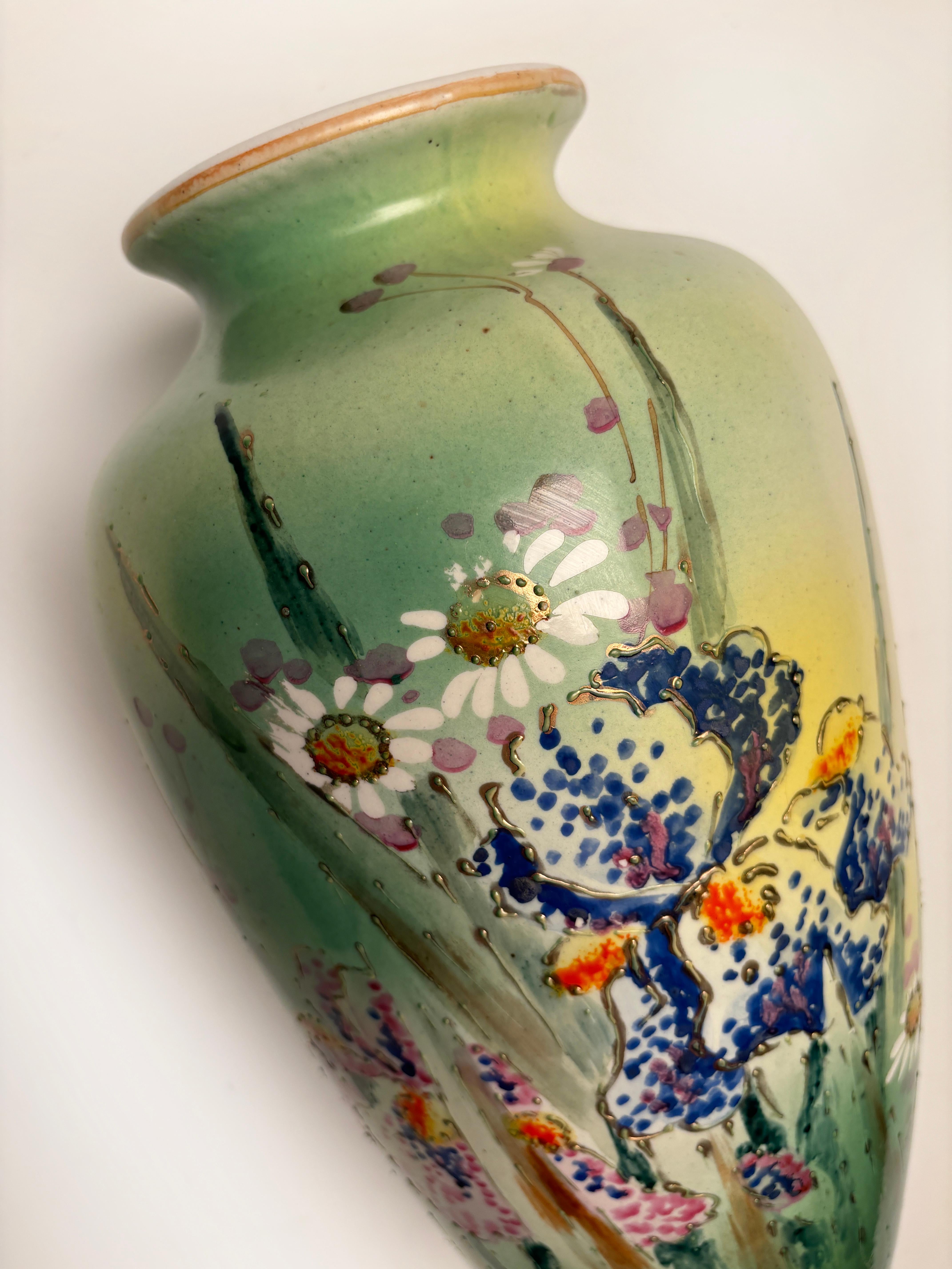 Terracotta Raro vaso antico impressionista dipinto a mano e rifinito con decorazione Moriage in vendita
