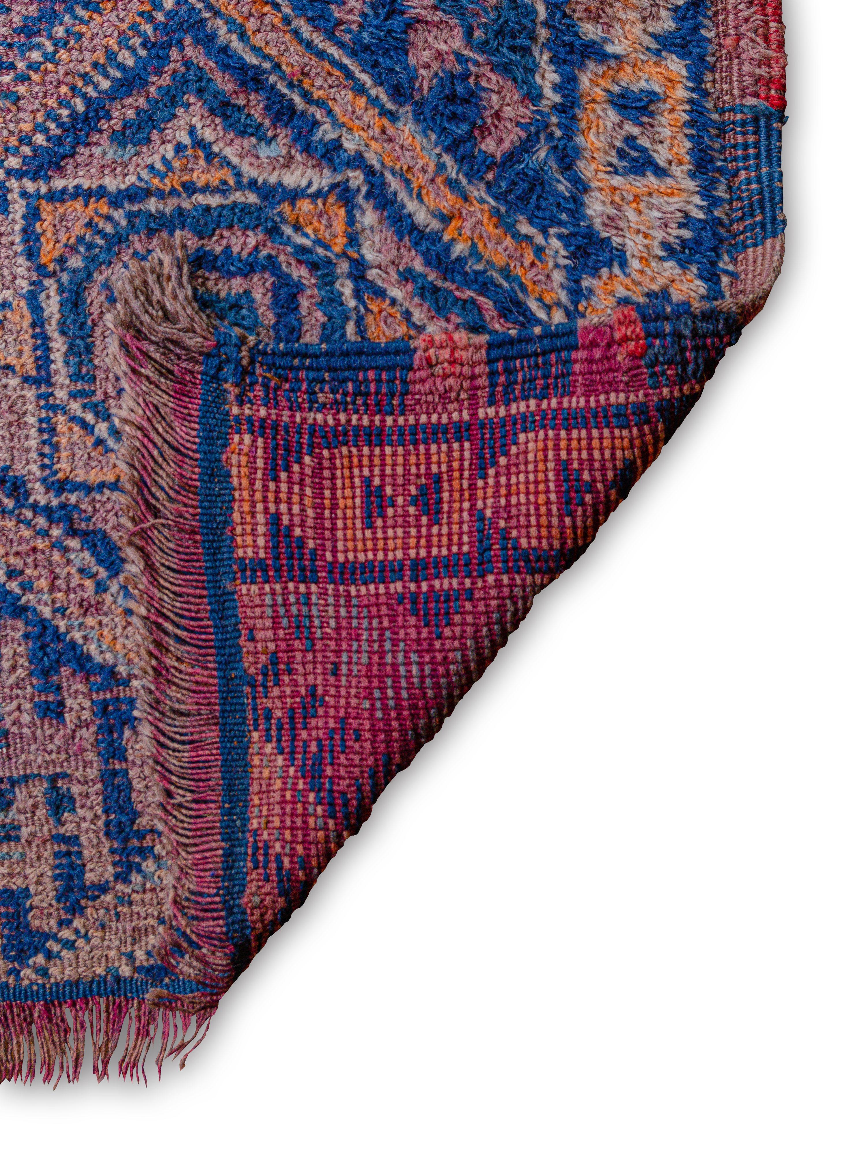 Seltene antike Indigo marokkanische Beni M'Guild Teppich Curated By Breuckelen Berber (Handgewebt) im Angebot