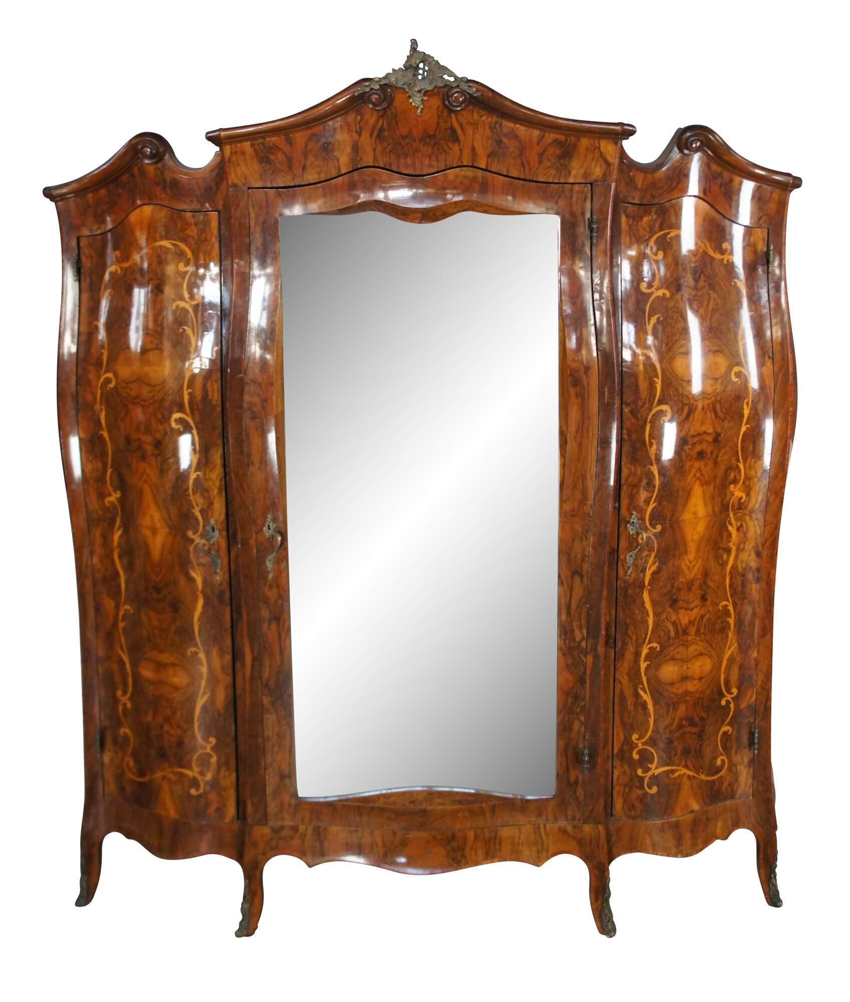 Rare Antique Italian Rococo Bombe Circassian Walnut Burl Marquetry Bedroom Set In Good Condition For Sale In Dayton, OH