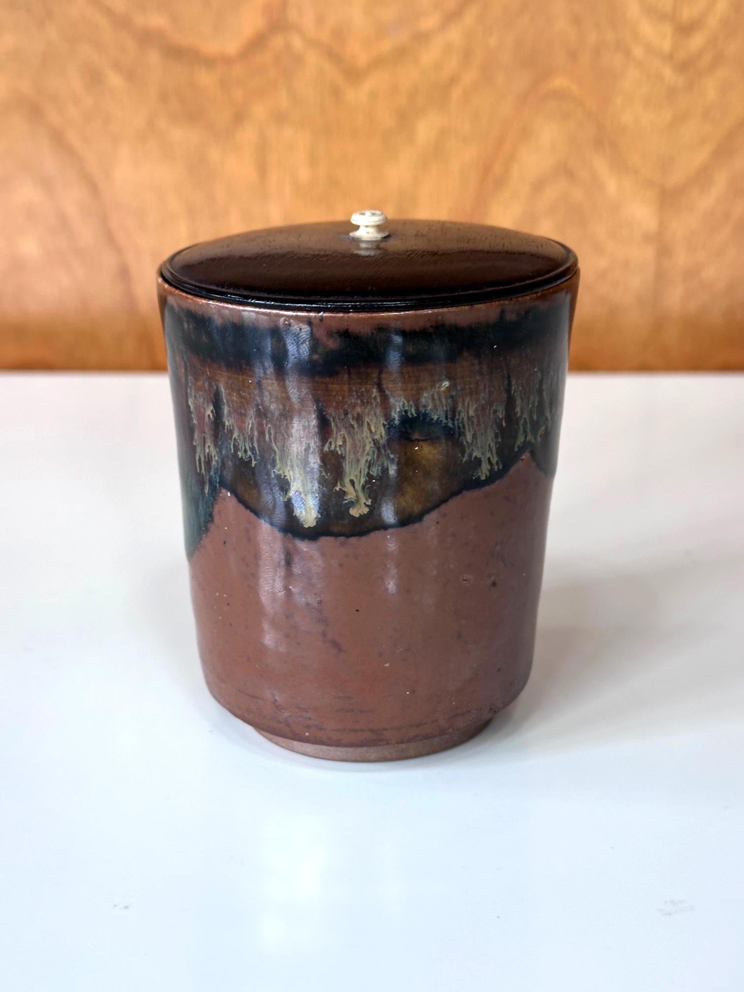 XIXe siècle Rare Antique Japanese Ceramic Takatori Ware Hoso Mizusashi en vente
