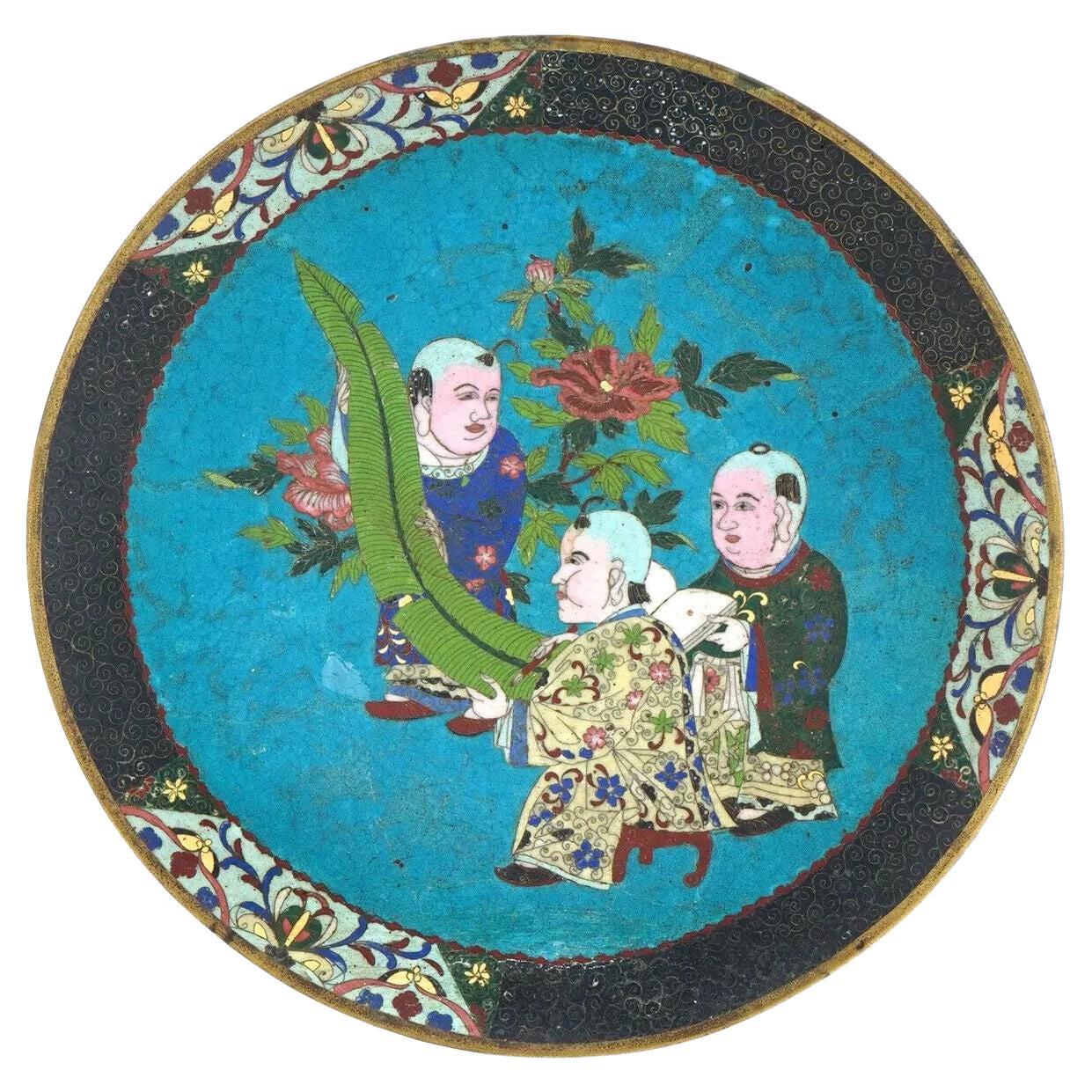 Seltener antiker japanischer Cloisonné-Emaille-Plattenteller mit Figuren aus 12 Zoll im Angebot