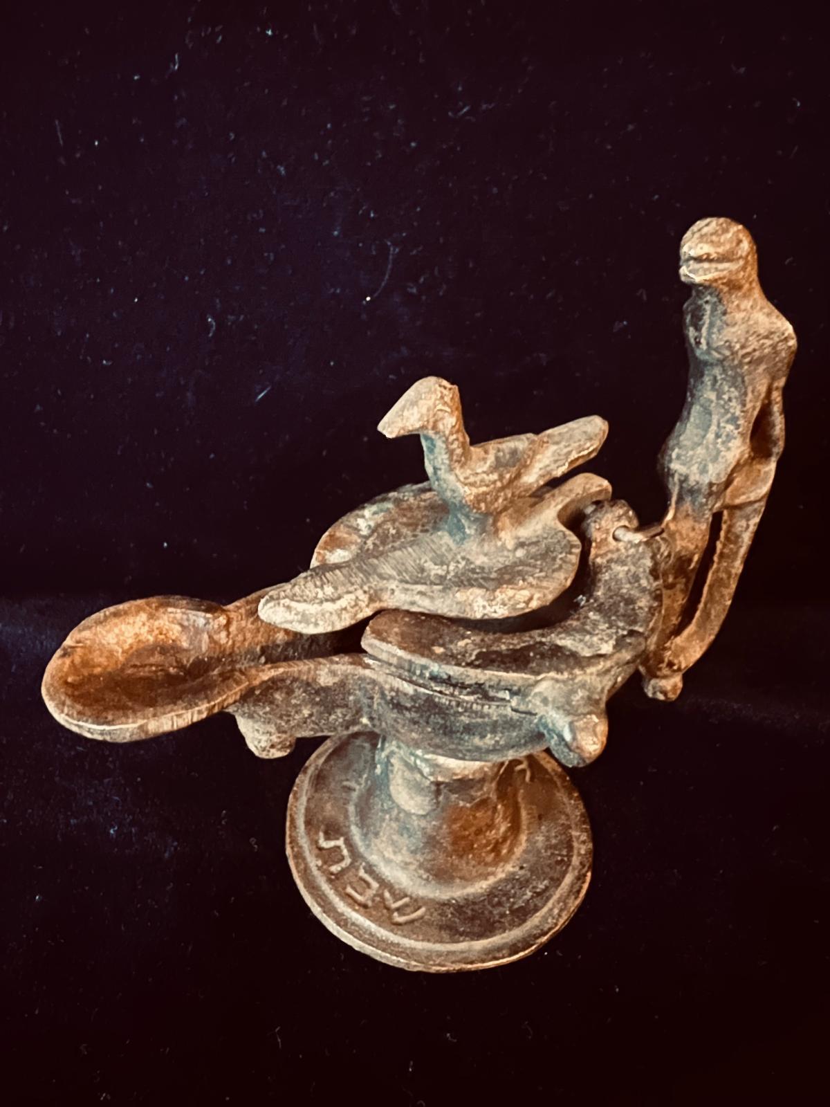 Allemand Rare lampe à huile judaïque ancienne en bronze avec inscriptions hébraïques en vente