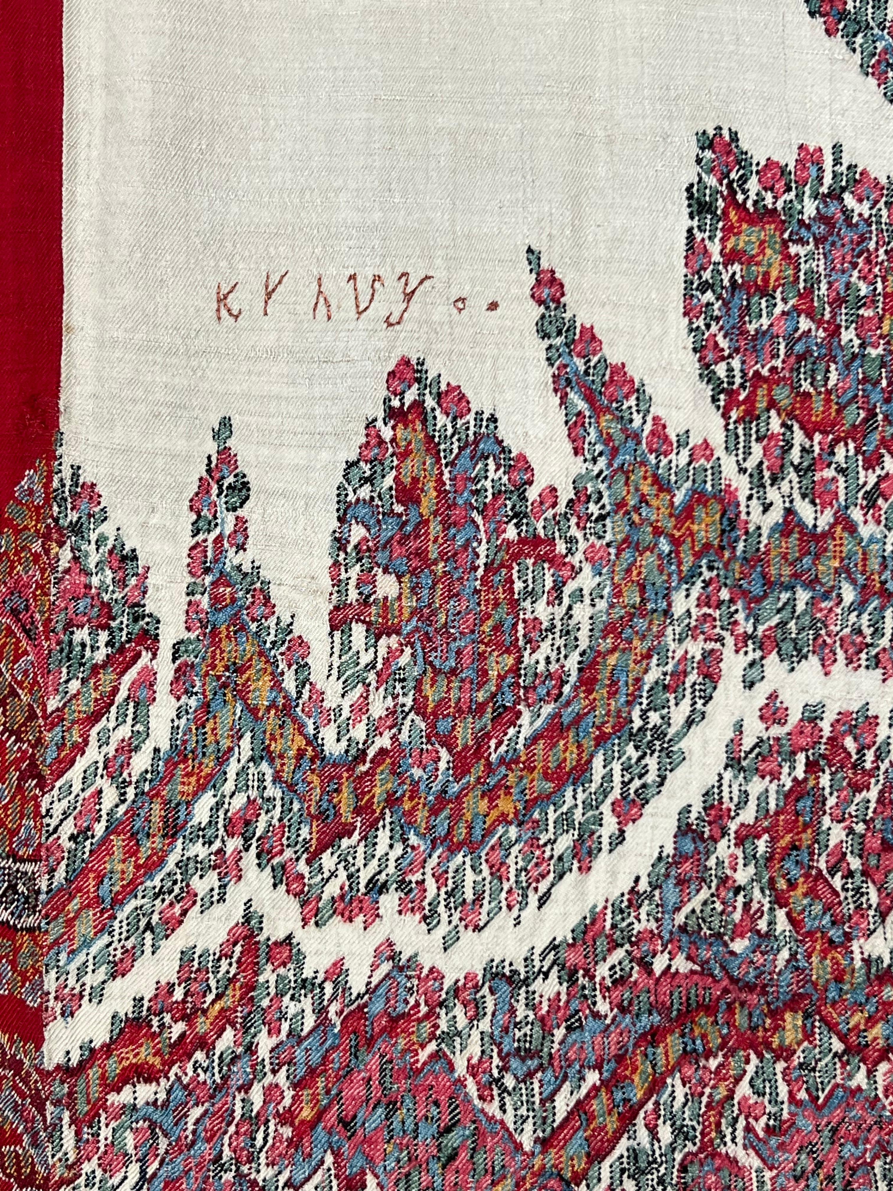 Raro scialle a luna antico Kashmiri Kani con medaglione e iscrizione tessuta in vendita 4