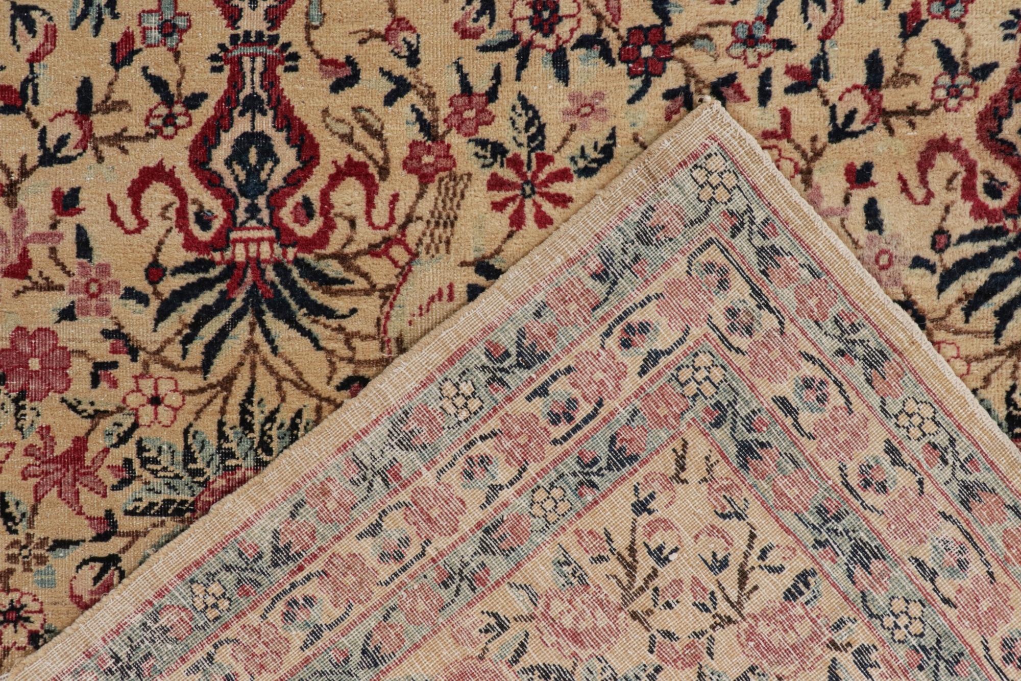 Laine Rare tapis persan ancien Kerman Lavar avec motifs floraux, de Rug & Kilim en vente