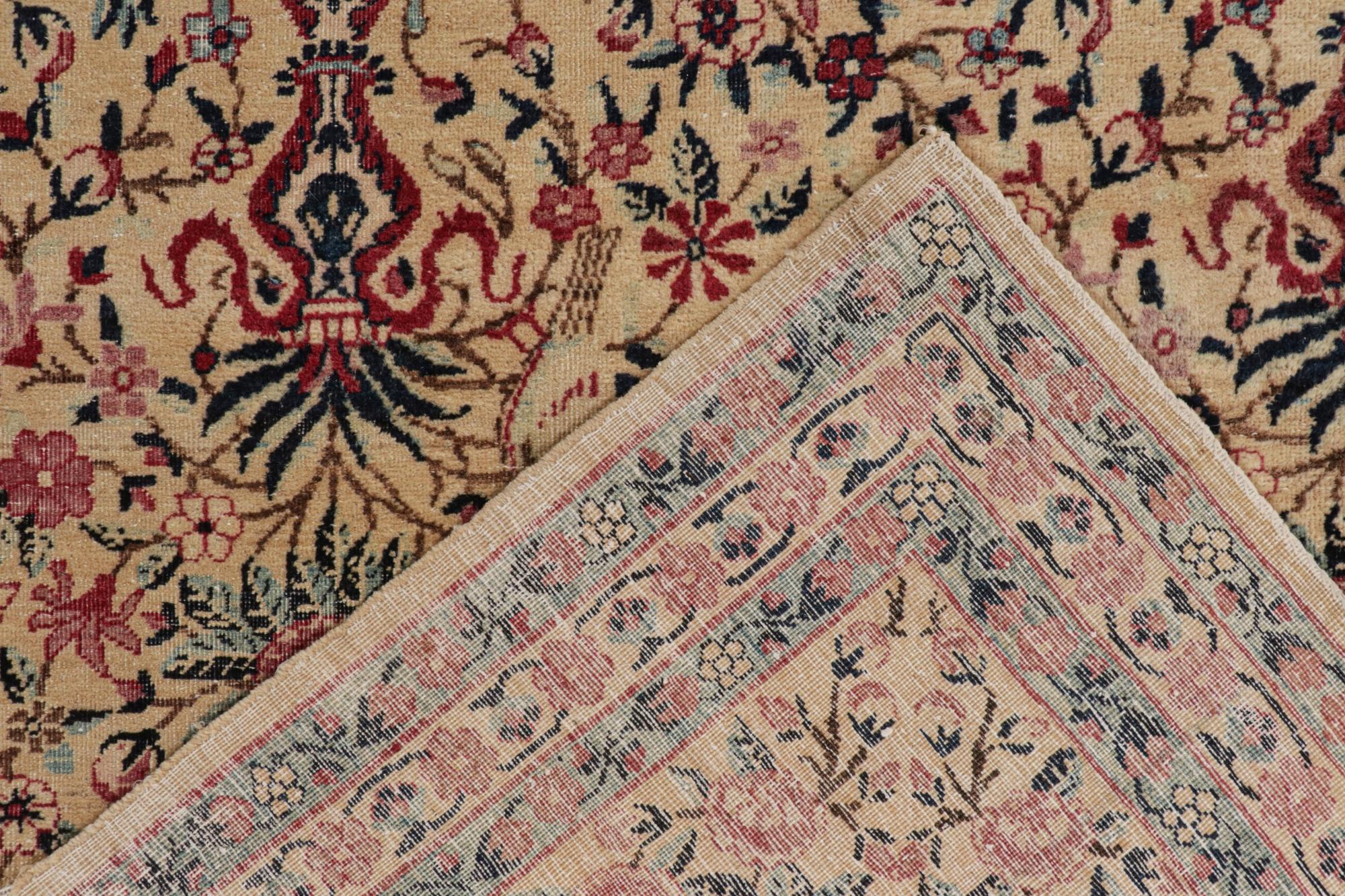Seltener antiker Kerman Lavar Perserteppich mit Blumenmustern, von Rug & Kilim (Wolle) im Angebot