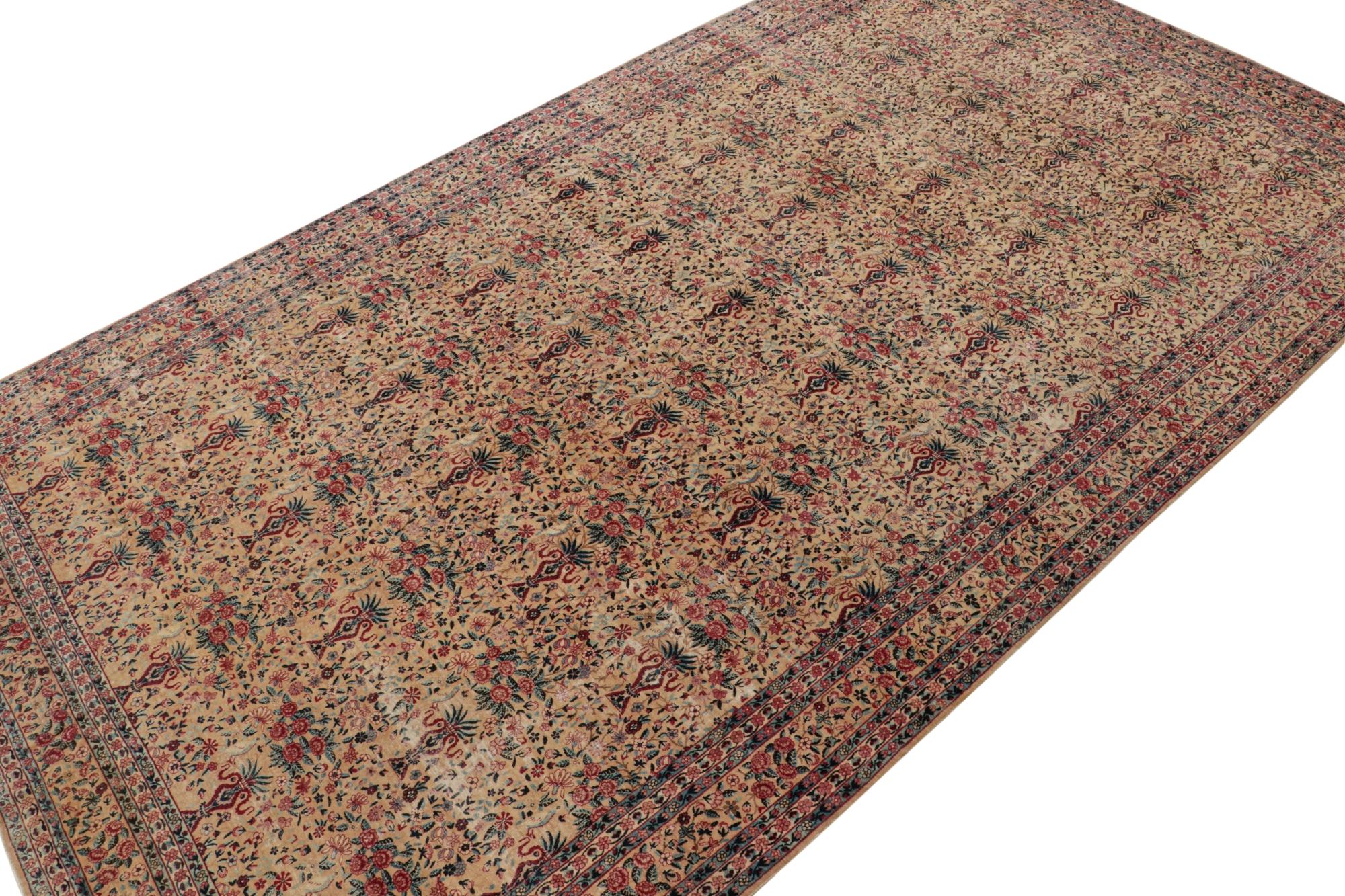 Noué à la main Rare tapis persan ancien Kerman Lavar avec motifs floraux, de Rug & Kilim en vente