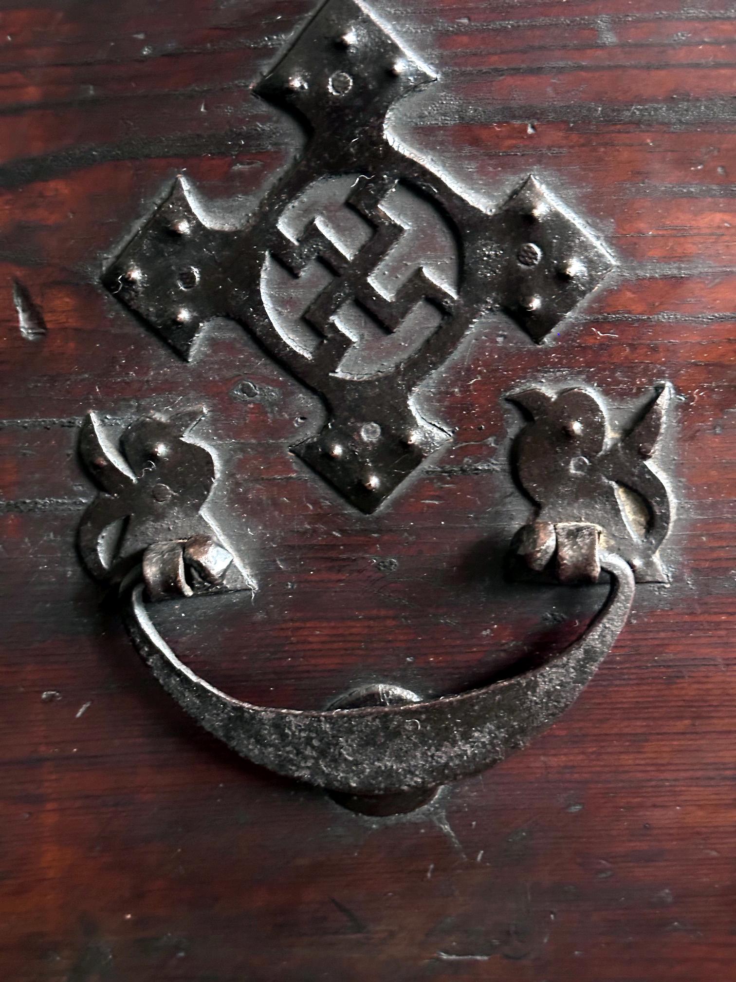 Rare Antique Korean Nothern Bandaji from Hwanghae Do For Sale 8