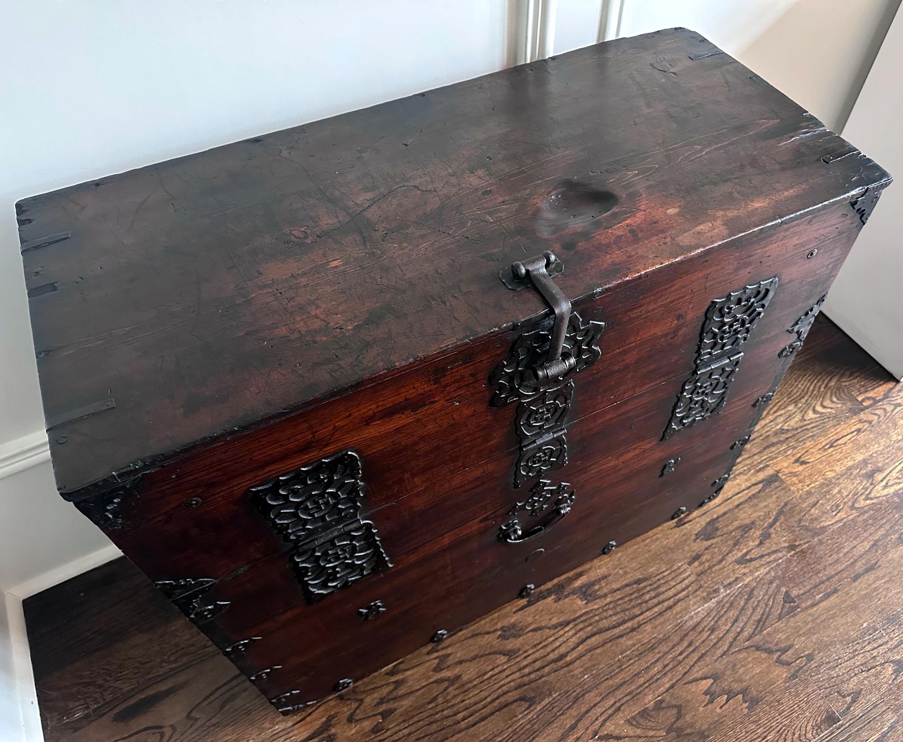 Iron Rare Antique Korean Nothern Bandaji from Hwanghae Do For Sale