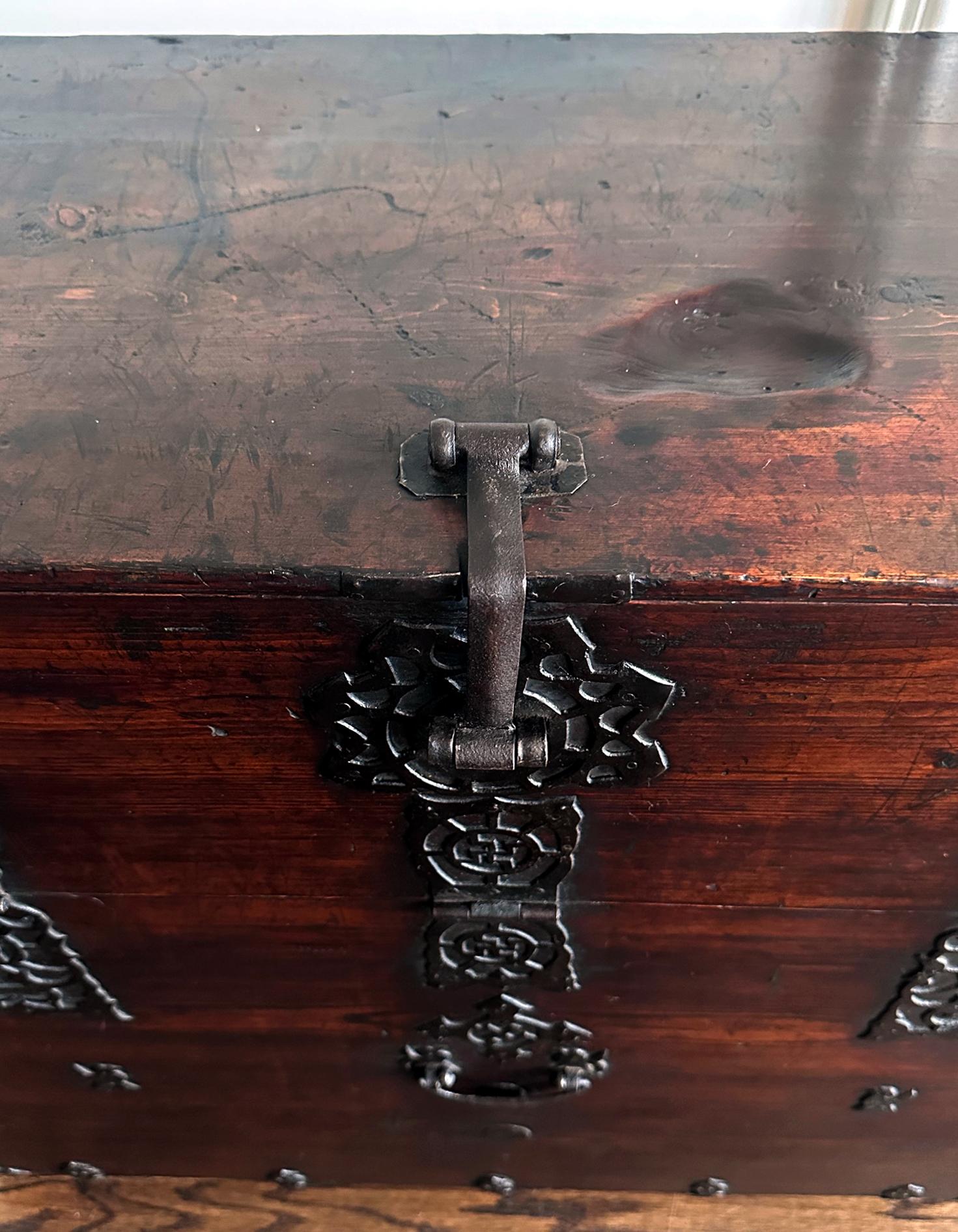 Rare Antique Korean Nothern Bandaji from Hwanghae Do For Sale 2