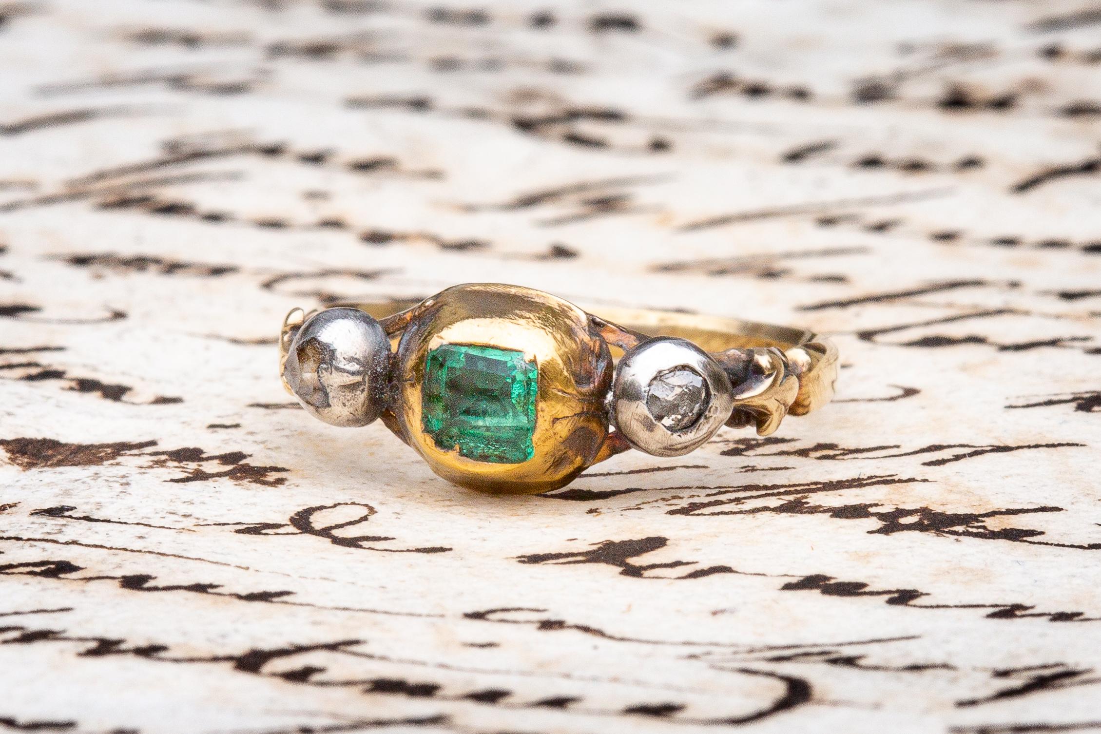 Rare Antique Late 18th Century Emerald and Diamond Georgian Trilogy Ring In Good Condition In London, GB