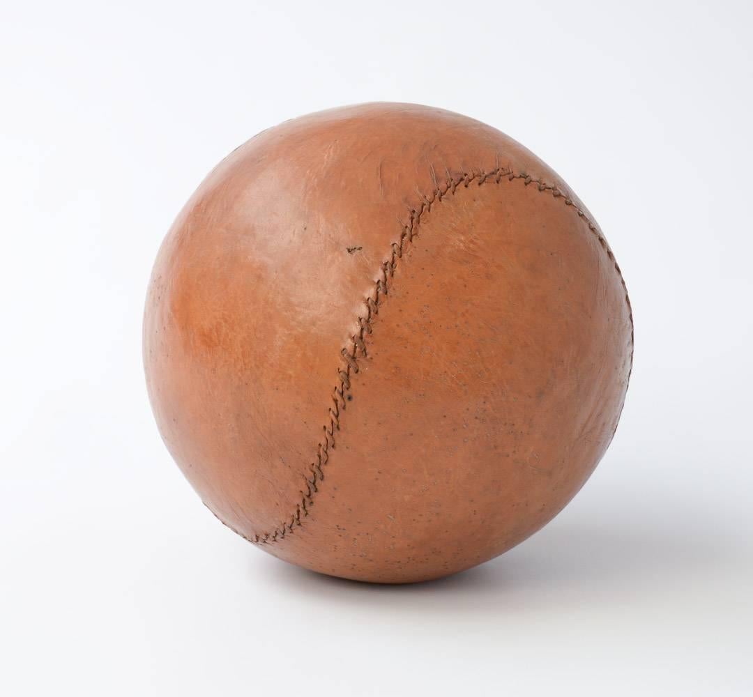 Rare Antique Leather Medicine Ball In Good Condition In Vlimmeren, BE