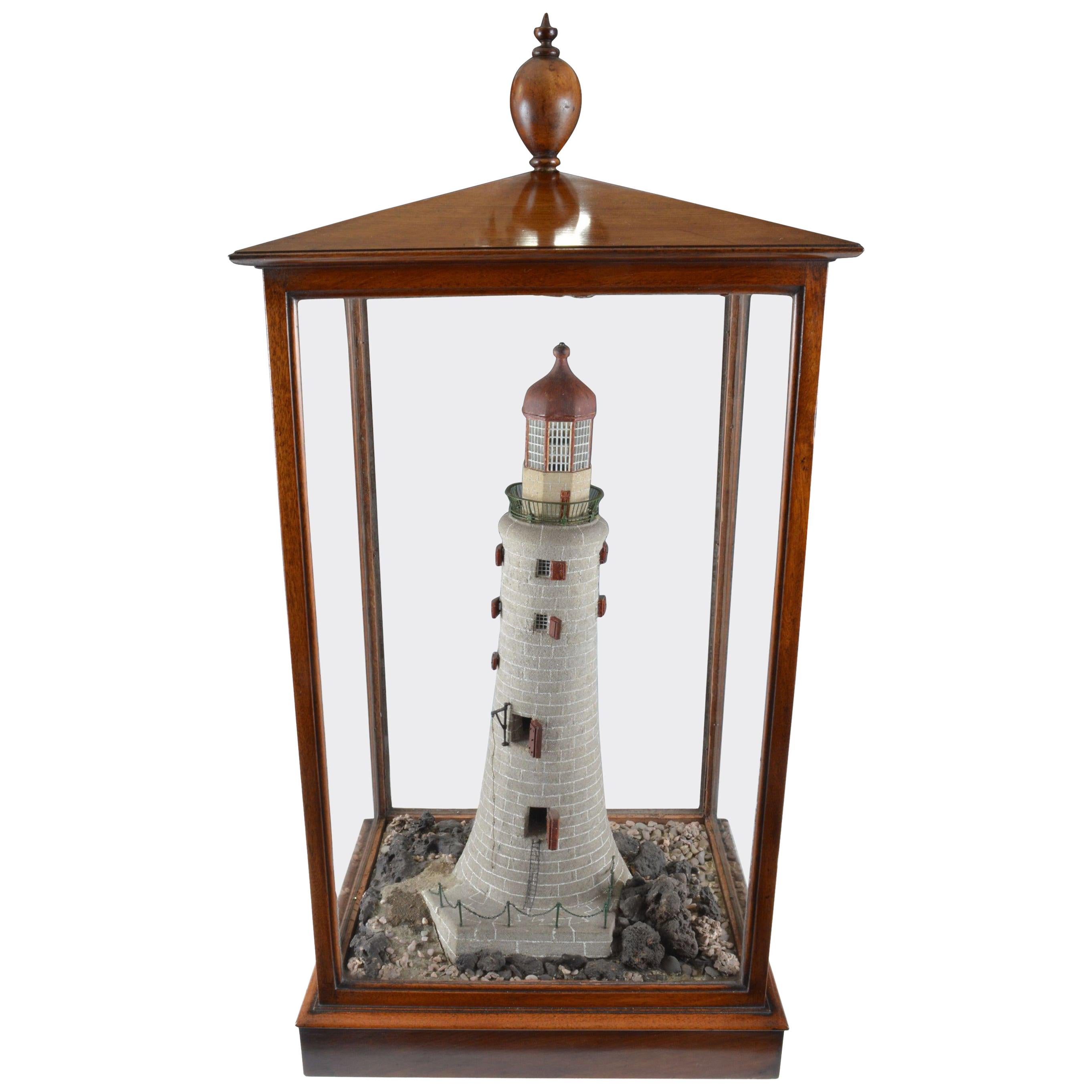 XIXe siècle Rare modèle ancien de phare en liège:: en acajou:: en forme de caisse en vente