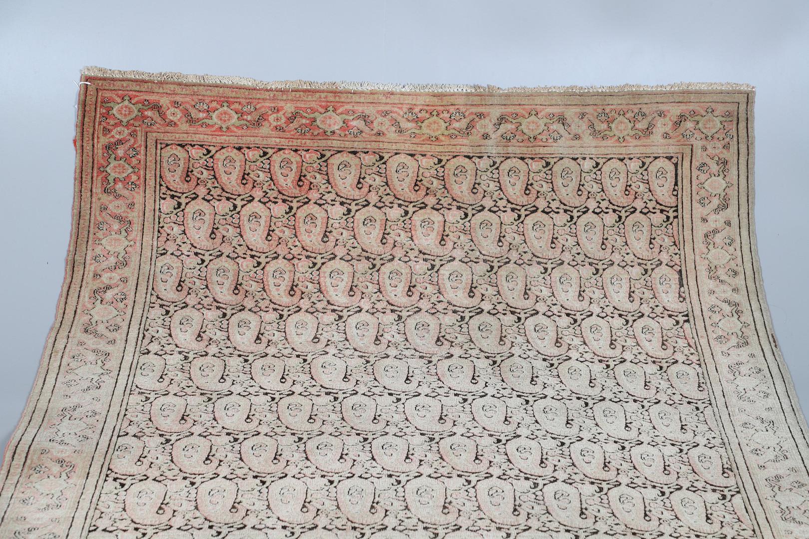 Rare Antique Rugs Malayer Traditional Blush Pink Rug Wool Paisley Pattern Carpet In Excellent Condition For Sale In Wembley, GB