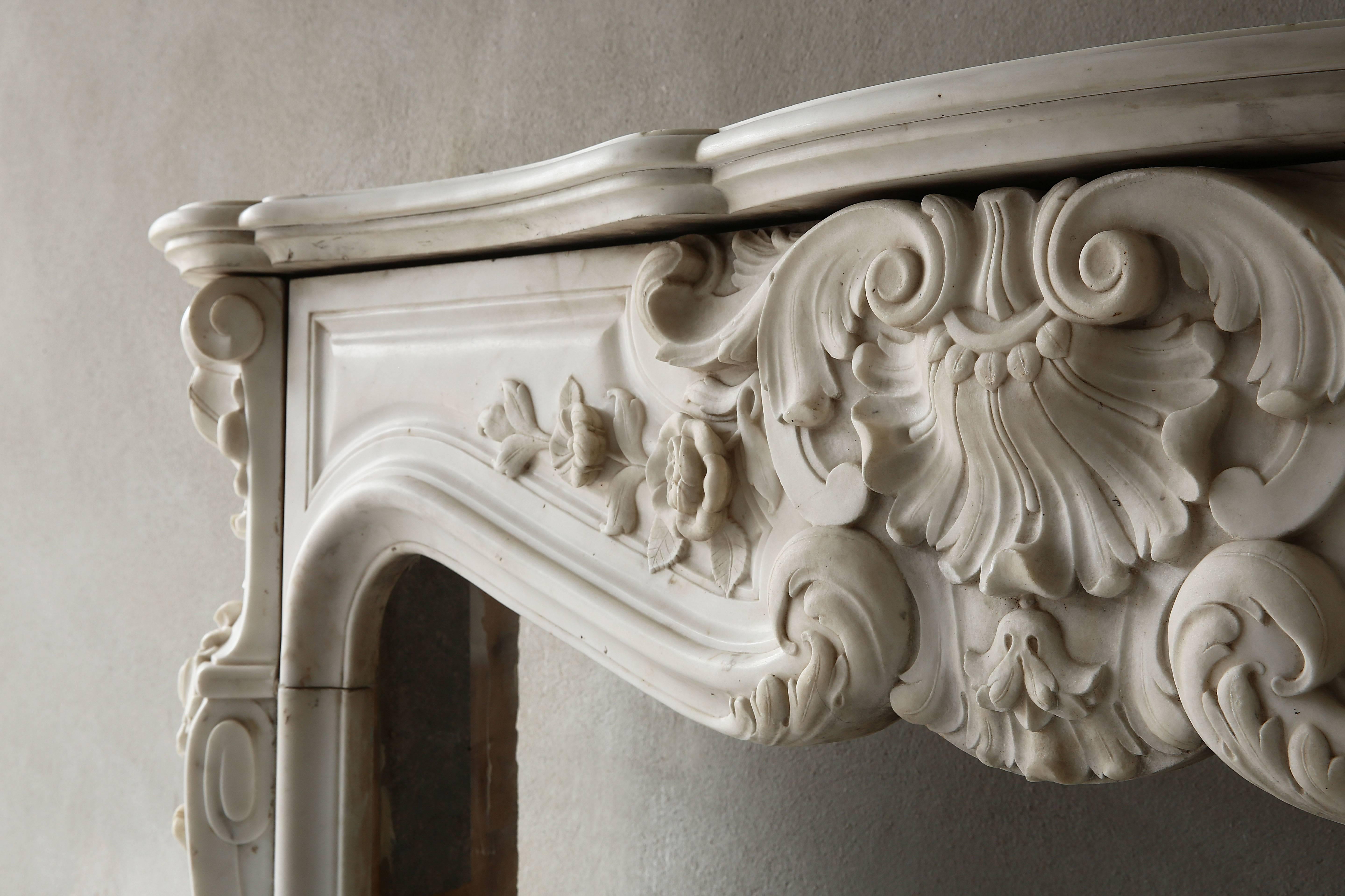 Rare Antique Marble Fireplace in Statuario Carrara Marble In Good Condition In Made, NL