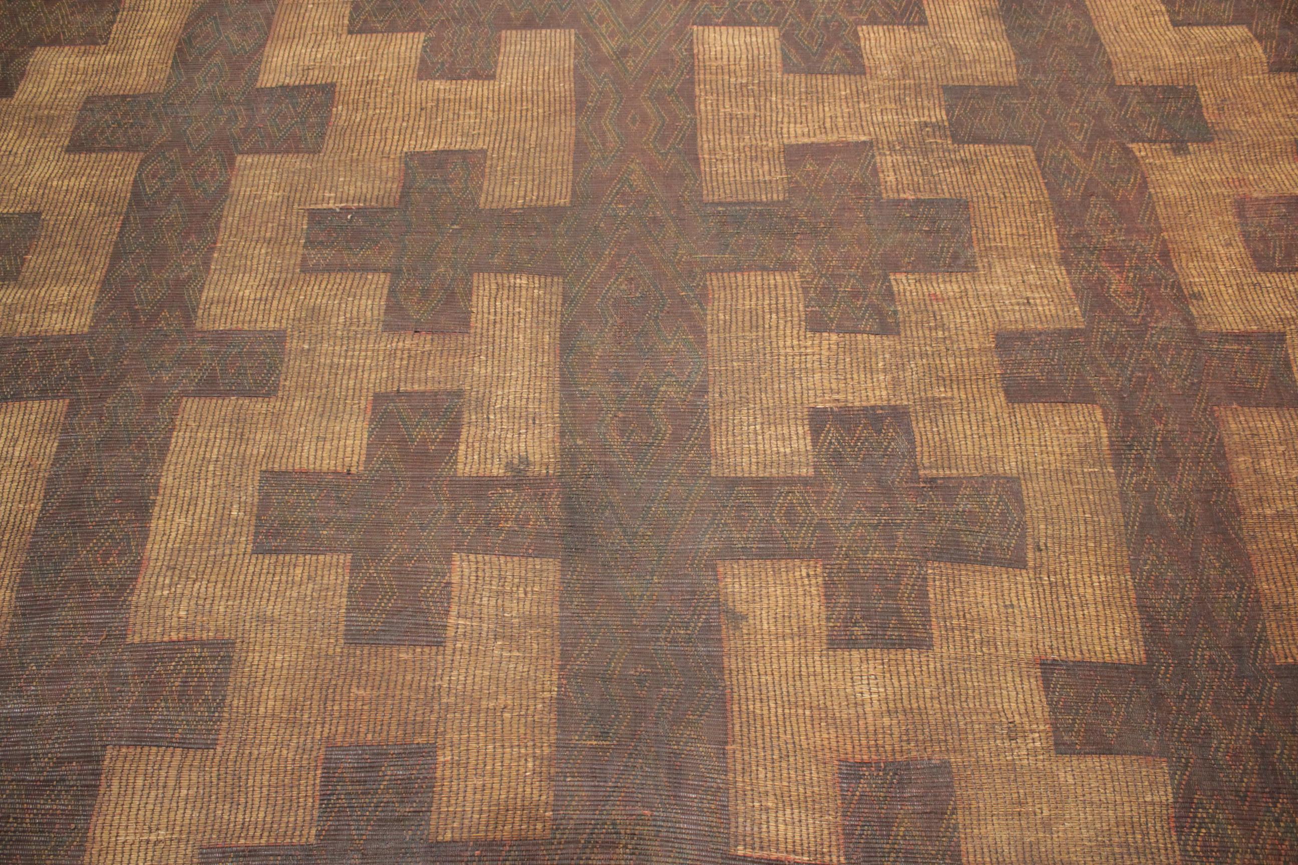 Rare Antique Mauritanian Sahara Tuareg Leather and Reed Square Rug  In Good Condition For Sale In Milan, IT