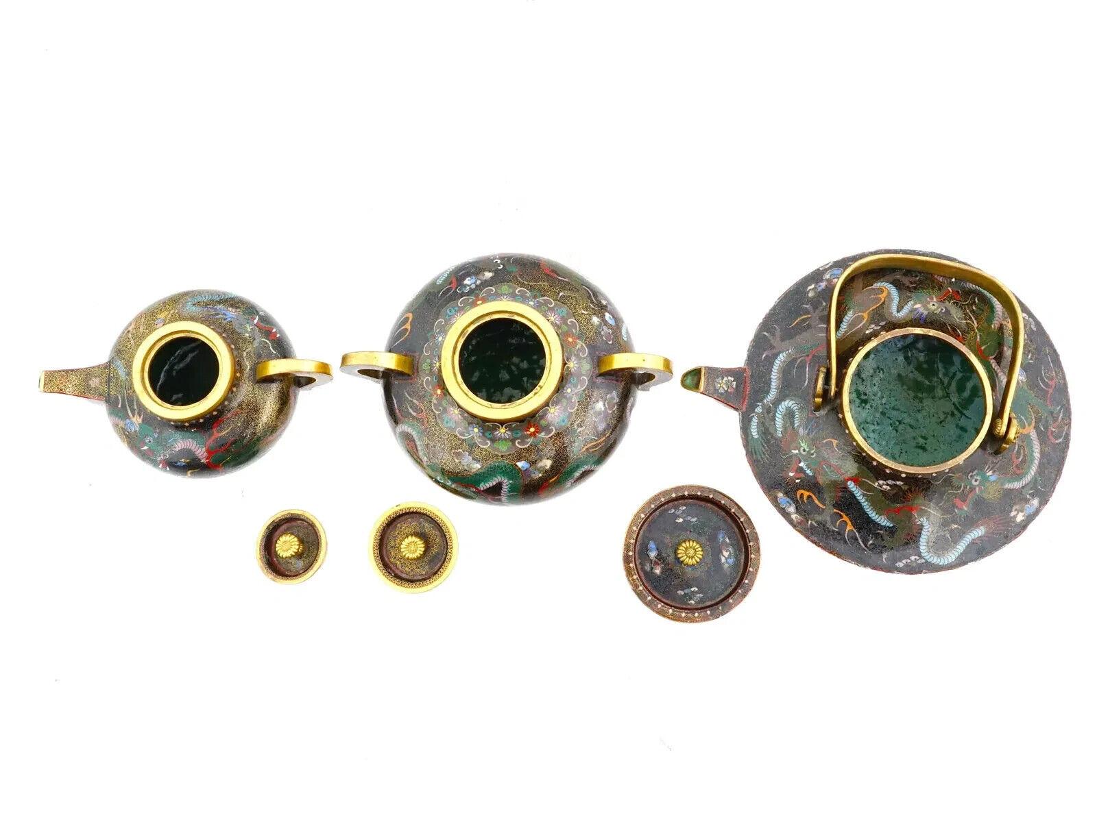 Raro juego de 3 piezas de esmalte de cloisonné japonés Meiji antiguo para la ceremonia del té del dragón Cloissoné en venta