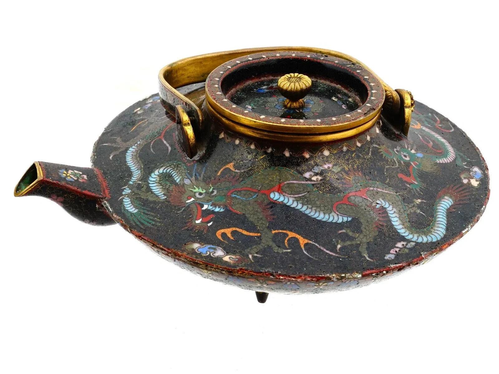 Raro juego de 3 piezas de esmalte de cloisonné japonés Meiji antiguo para la ceremonia del té del dragón en Bueno estado para la venta en New York, NY