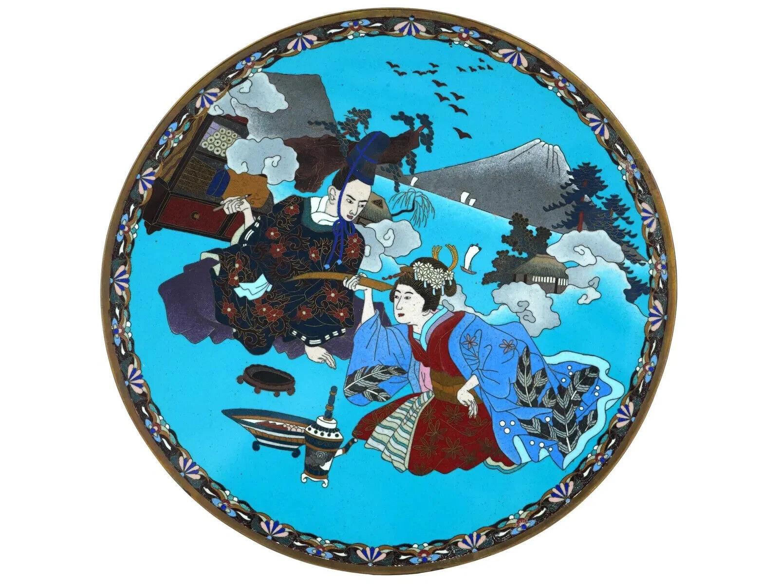 Raro Cargador Antiguo Japonés Meiji de Esmalte Cloisonné con Figuras 12 Pulgadas en Bueno estado para la venta en New York, NY