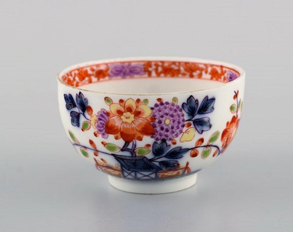 Rare antique Meissen teacup in hand painted porcelain decorated with flowers, 18th-19th century.
Measures: 8 x 4.7 cm.
In excellent condition.
Signed.