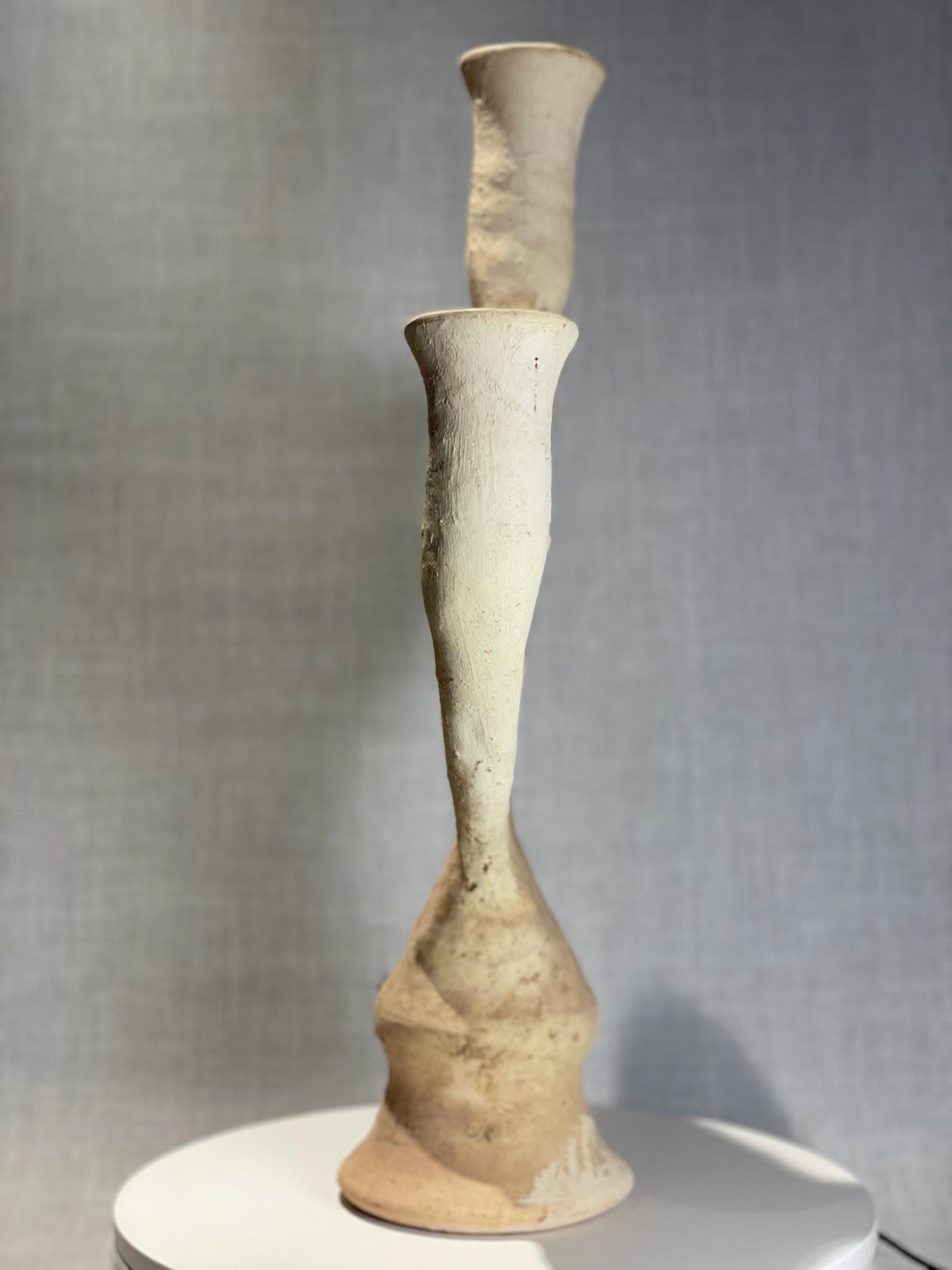 Terracotta Raro vaso rituale antico in terracotta a più becchi con base a piedistallo in vendita