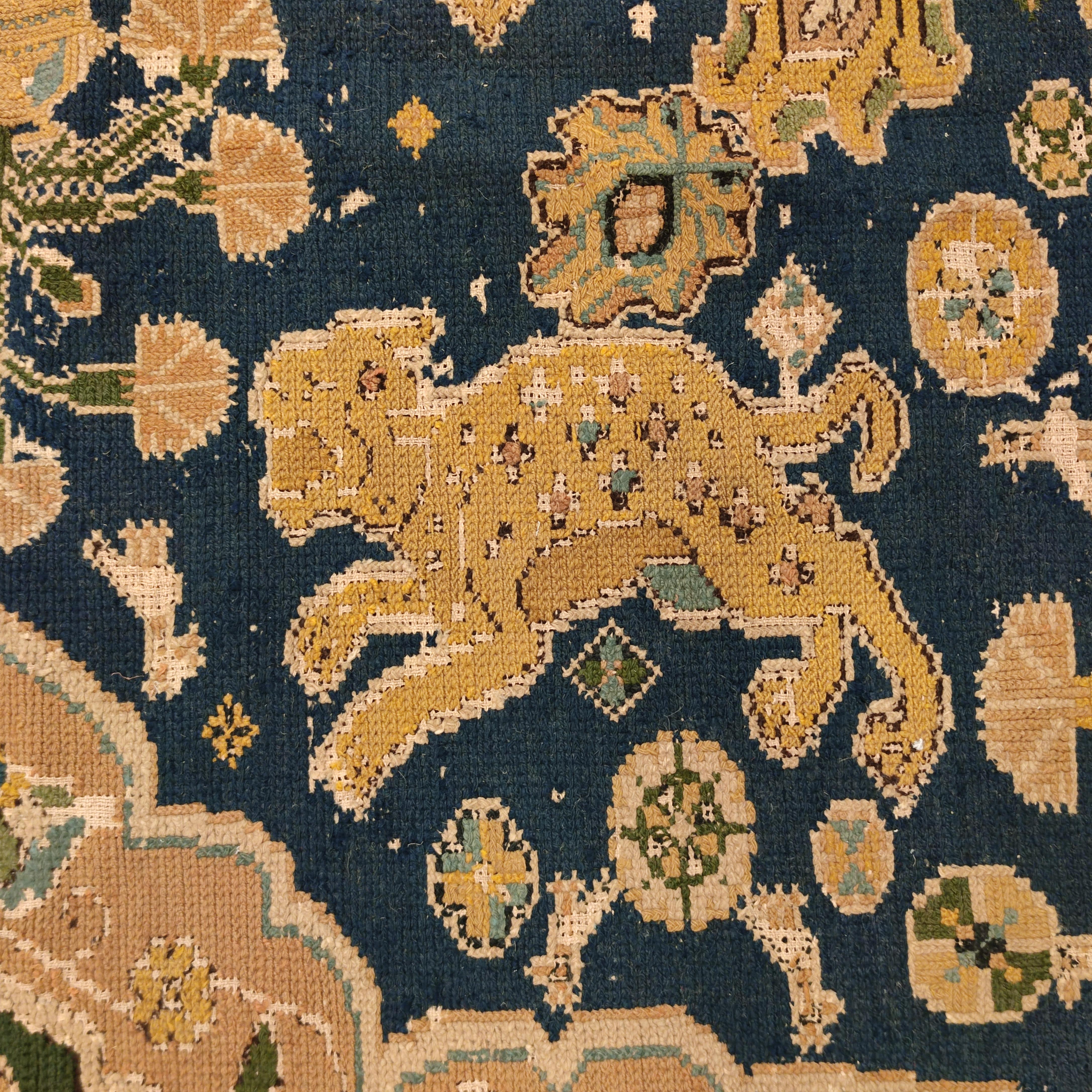 Rare Antique Needlework Rug with Polylobed Medallion and Confronting Leopards In Good Condition For Sale In Milan, IT