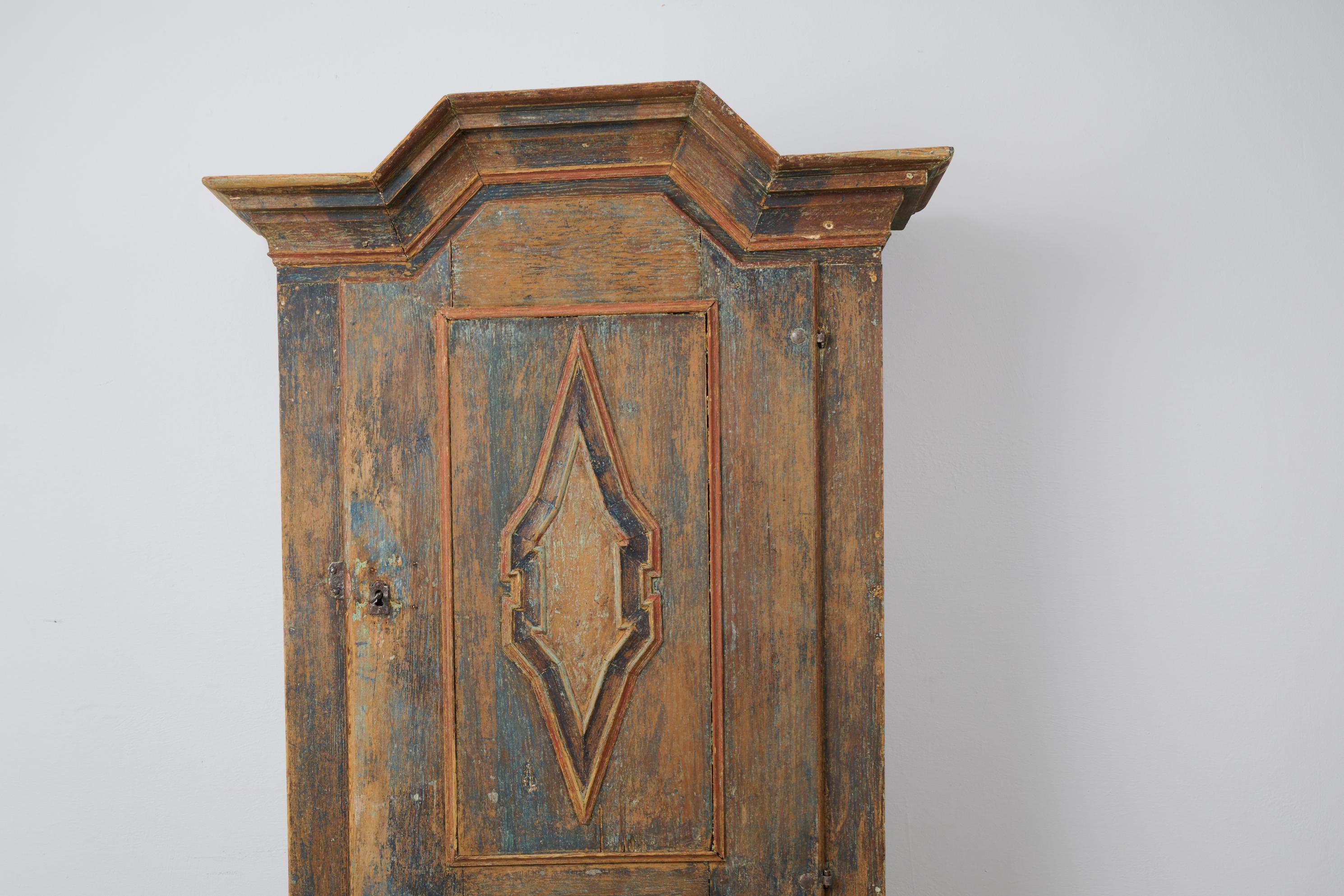 Raro mobile d'arte popolare barocco svedese settentrionale della fine del 1700 In condizioni buone in vendita a Kramfors, SE