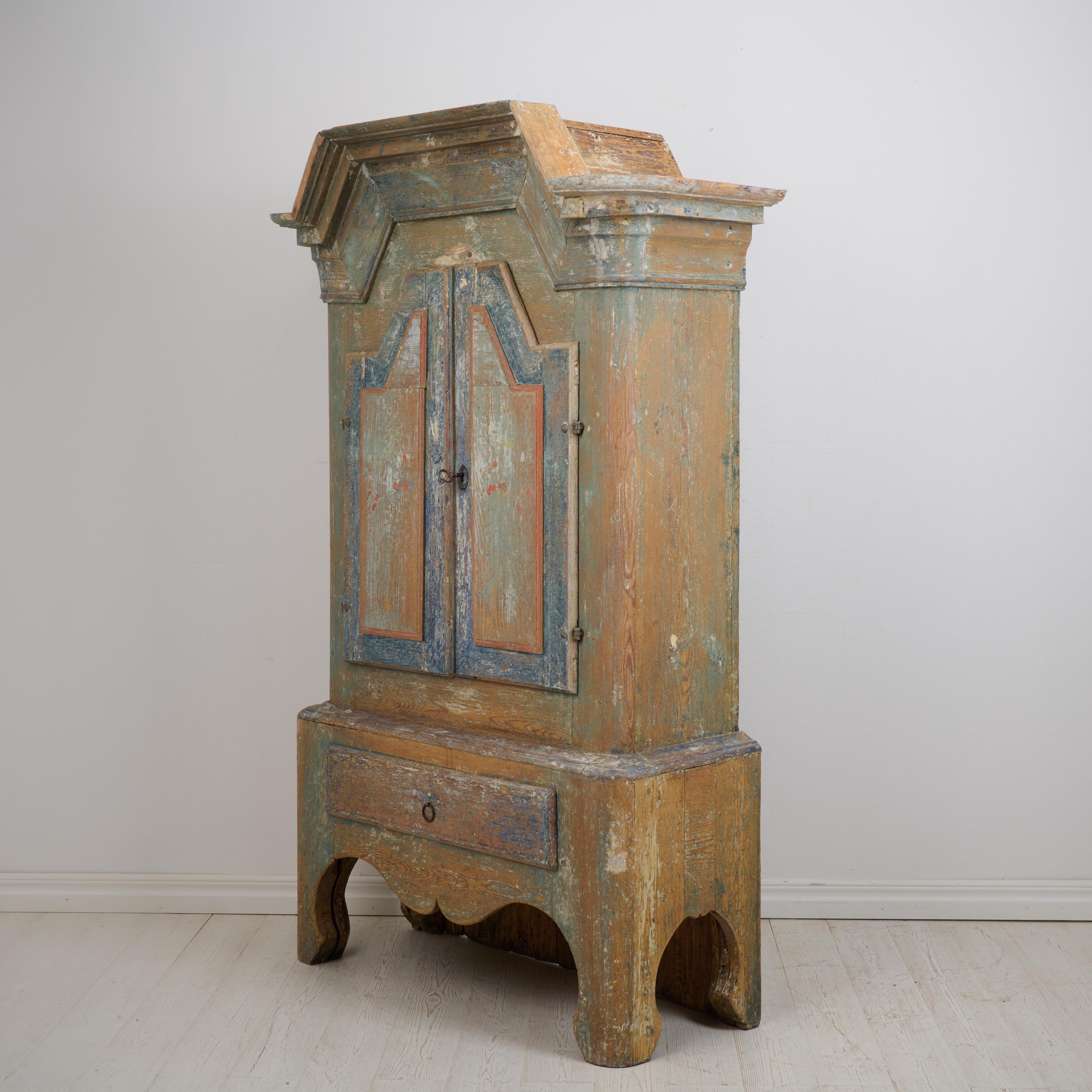 Rare cabinet d'art populaire suédois nordique ancien de style baroque Bon état - En vente à Kramfors, SE