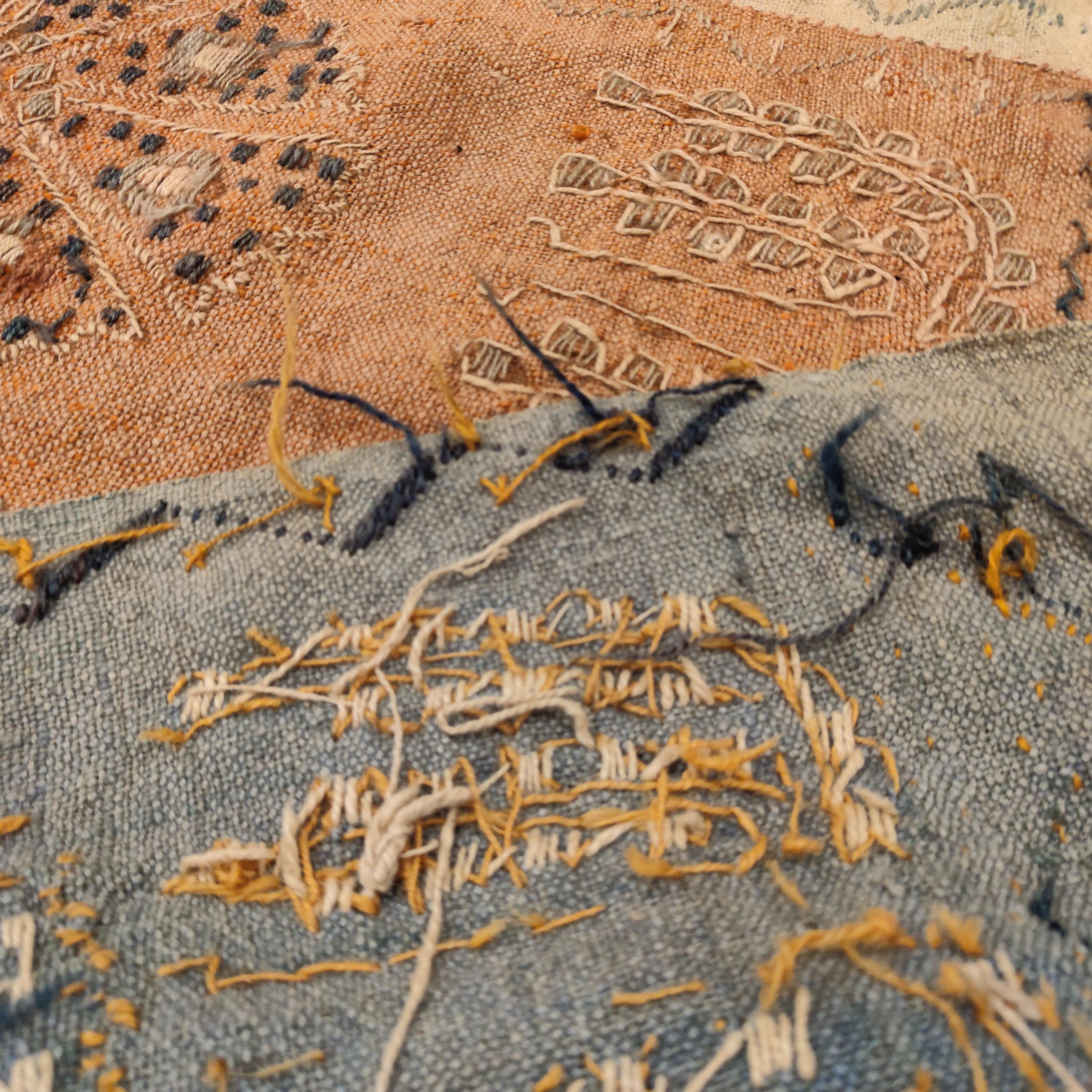 Seltener antiker Ottomane Perdeh Kelim-Teppich mit bestickten Schnitzereien (Handgewebt) im Angebot
