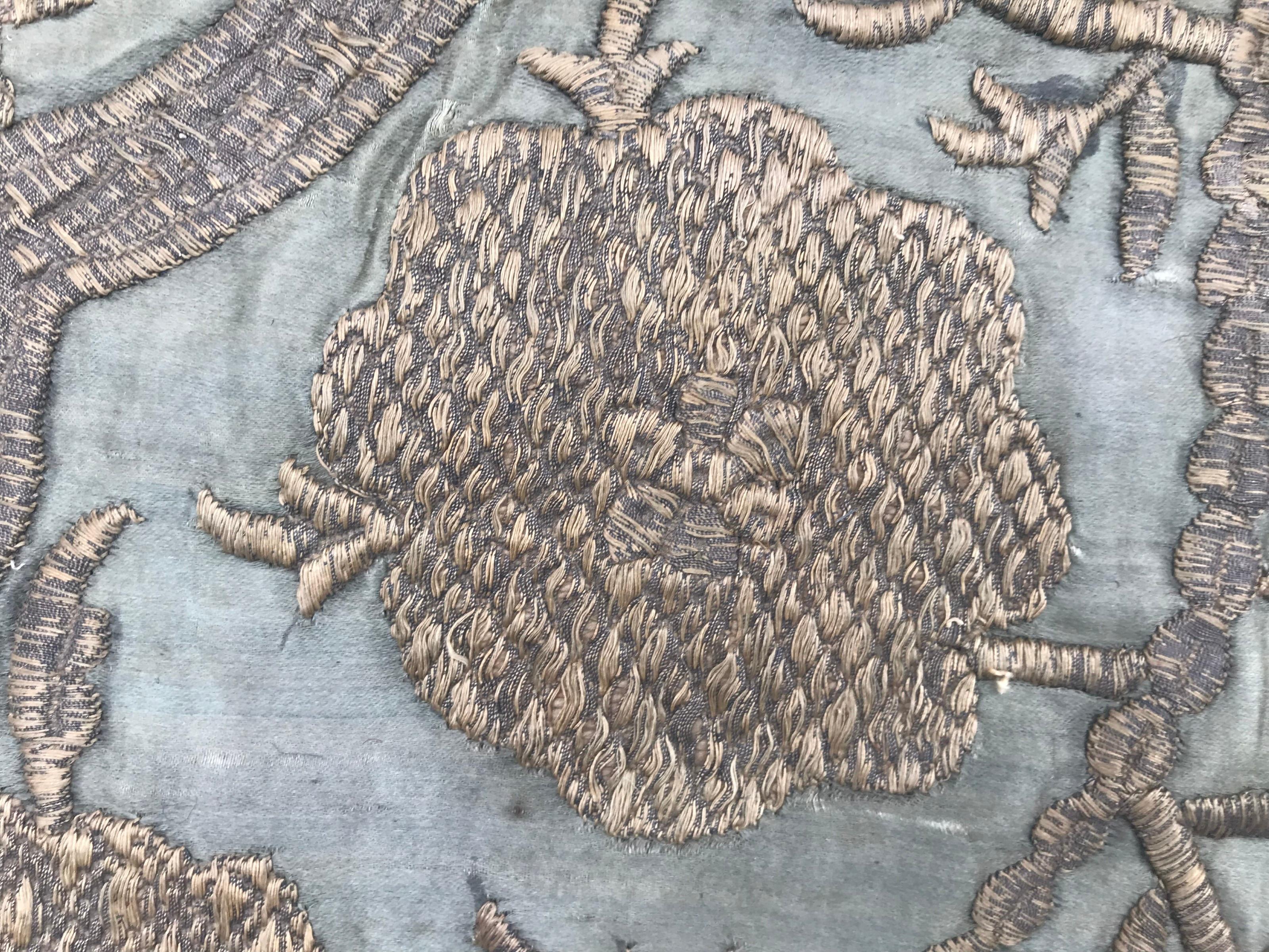 Brodé Bobyrug's Rare Antique Ottoman Silk and Metal Embroidery en vente