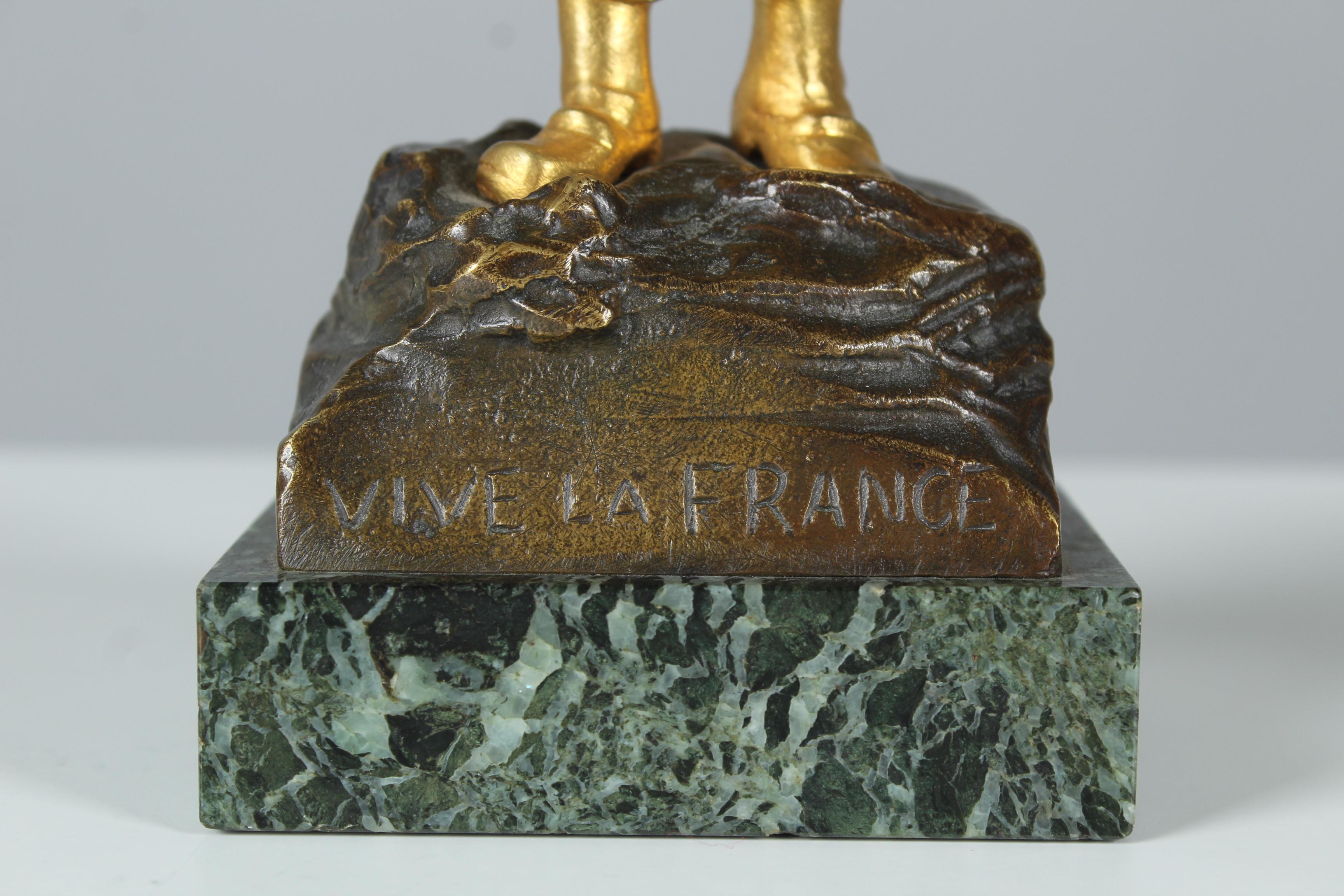 Rare paire de sculptures anciennes en bronze, Dorée, Vive La France, signée G. Flamend en vente 7