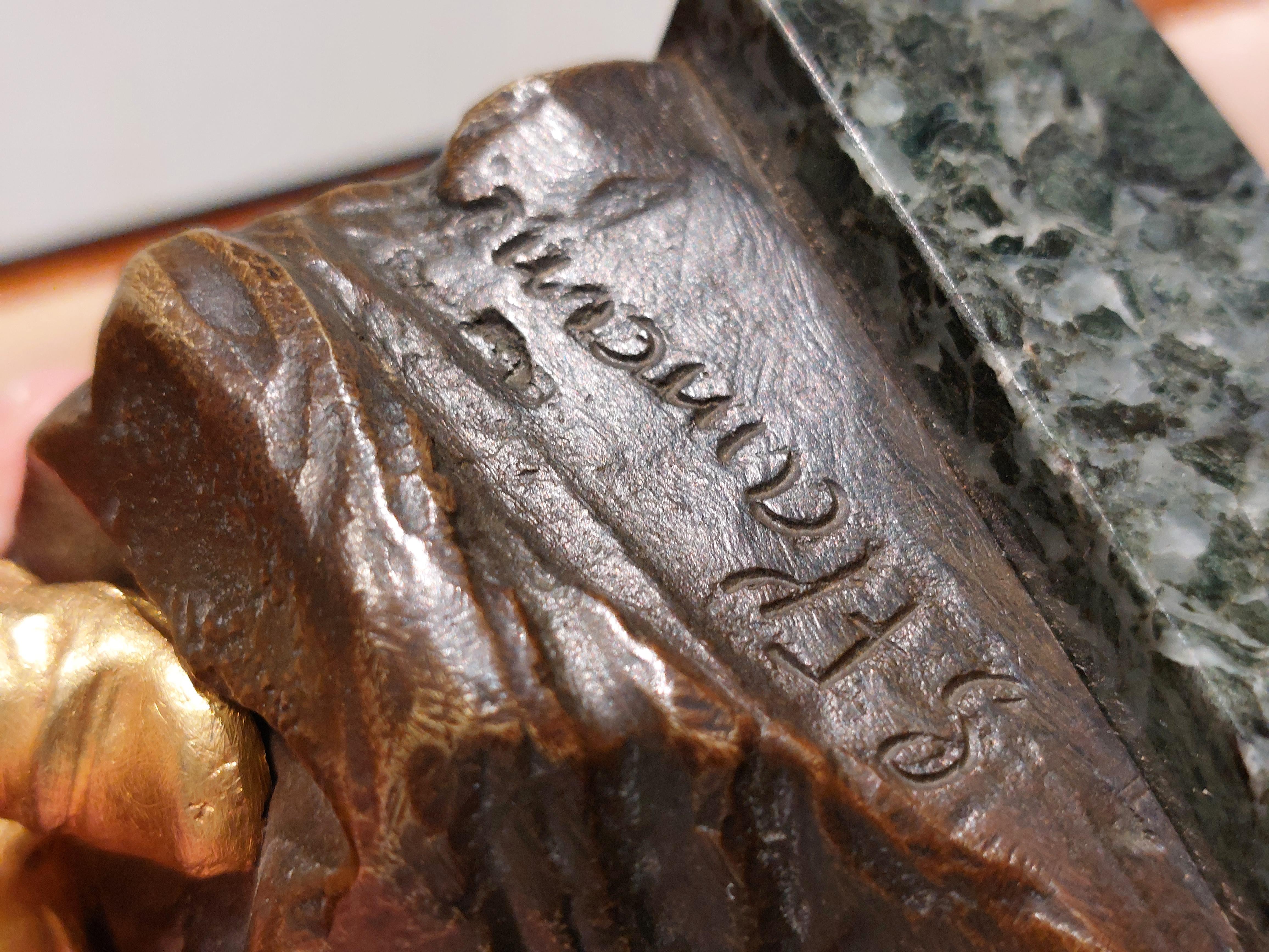 Bellissima ed eccezionalmente rara coppia di sculture in bronzo con una magnifica doratura, Francia inizio XX secolo.
Firma sulla base di ogni scultura 