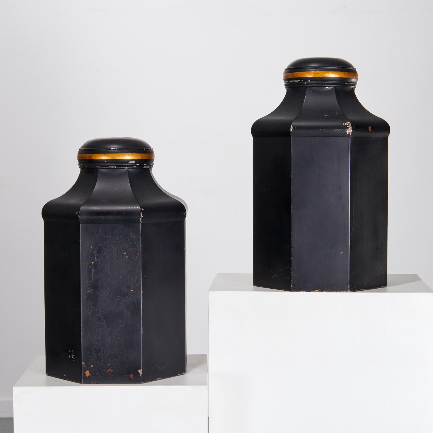 Rare Antique Pair of Very Large Victorian Chinoiserie Tole-ware Tea Canisters For Sale 1
